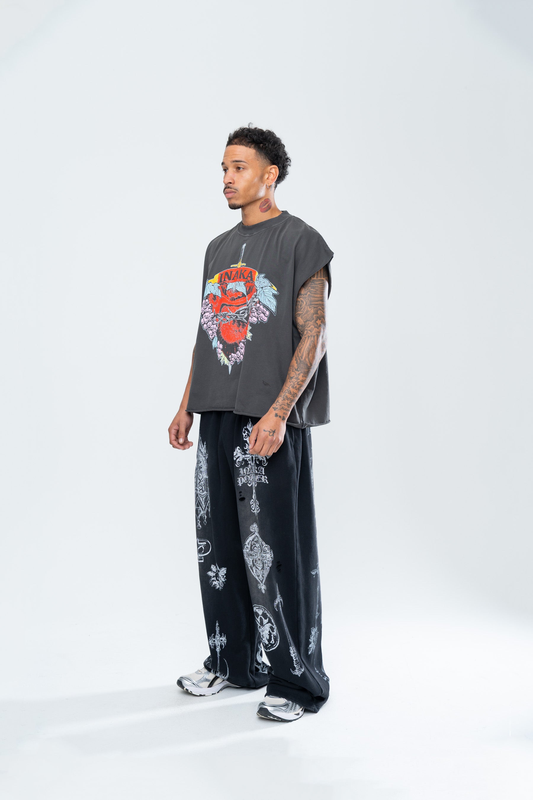 HEARTLESS CUTOFF TEE - VINTAGE BLACK
