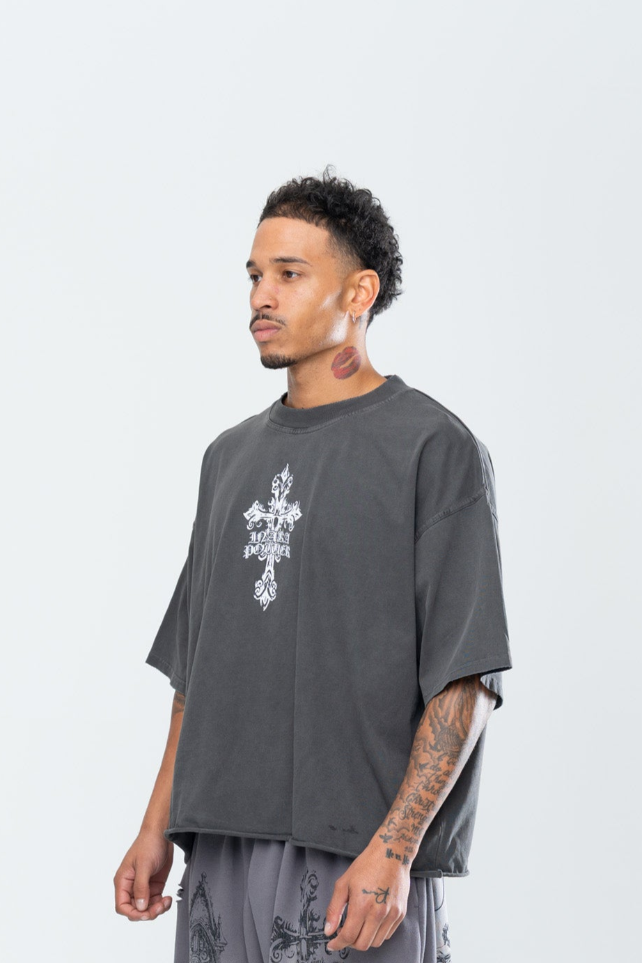 CRUCIFIX CROPPED TEE - VINTAGE BLACK