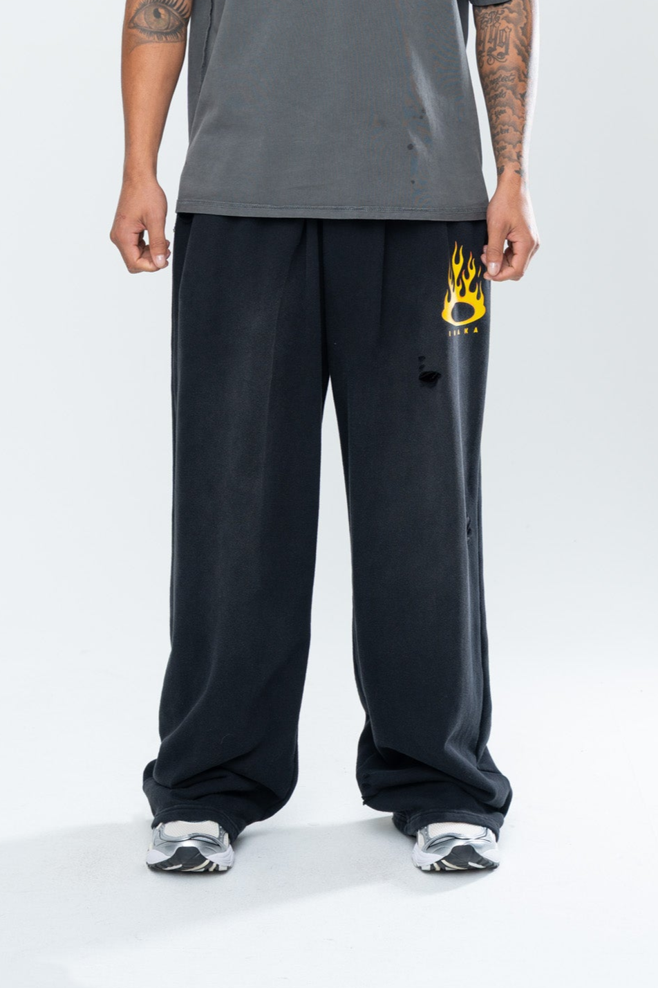 FURY DISTRESSED BAGGY SWEATPANTS