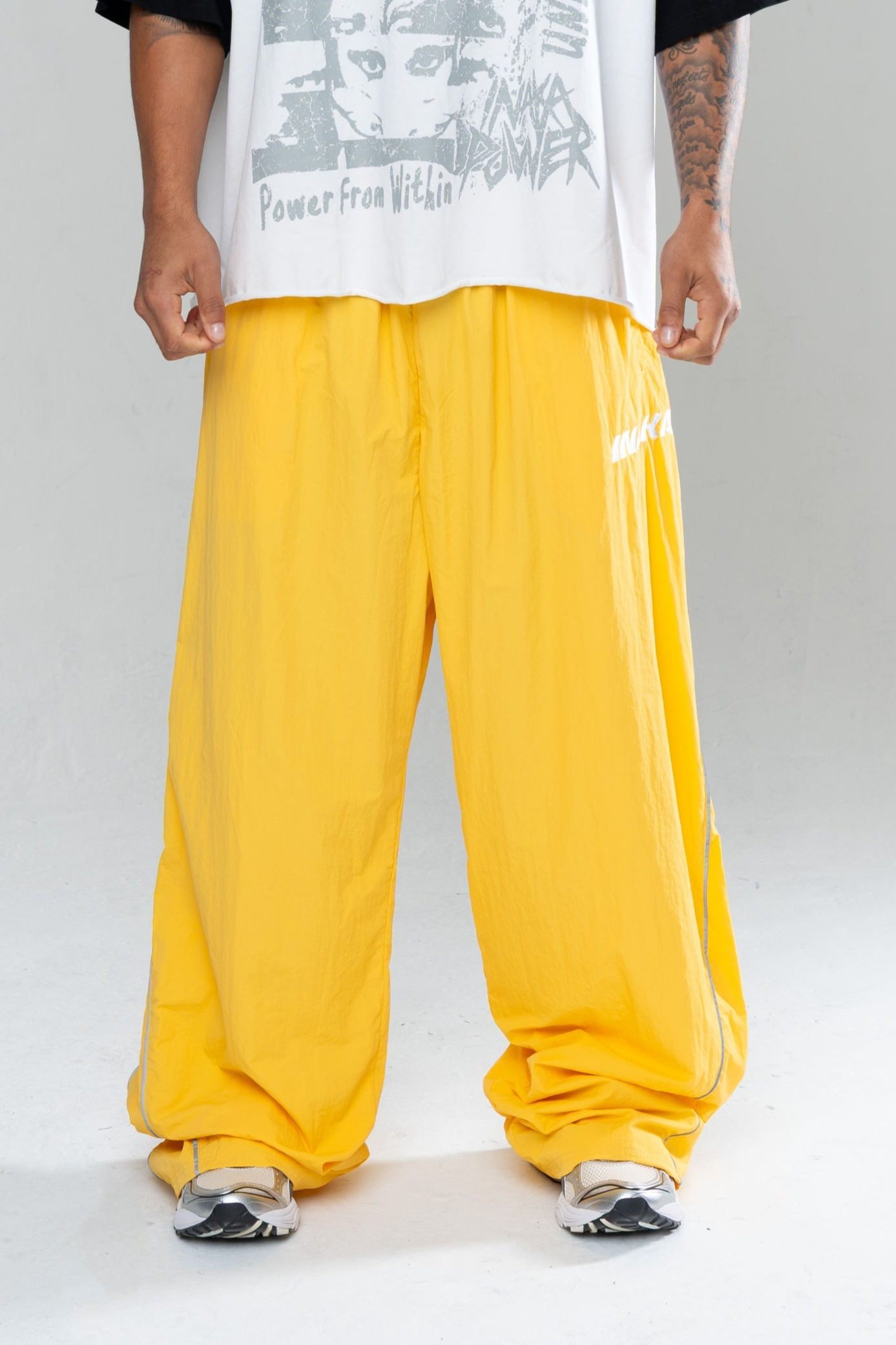 ICONIC BAGGY TRACKPANTS - YELLOW