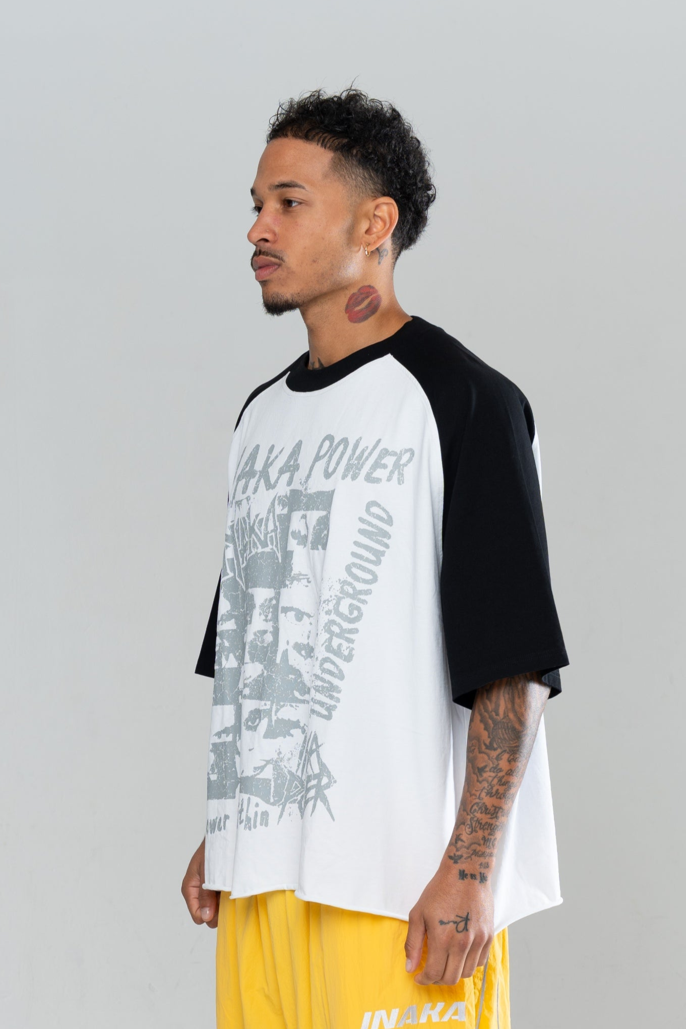 UNDERGROUND CROPPED TEE - WHITE/BLACK