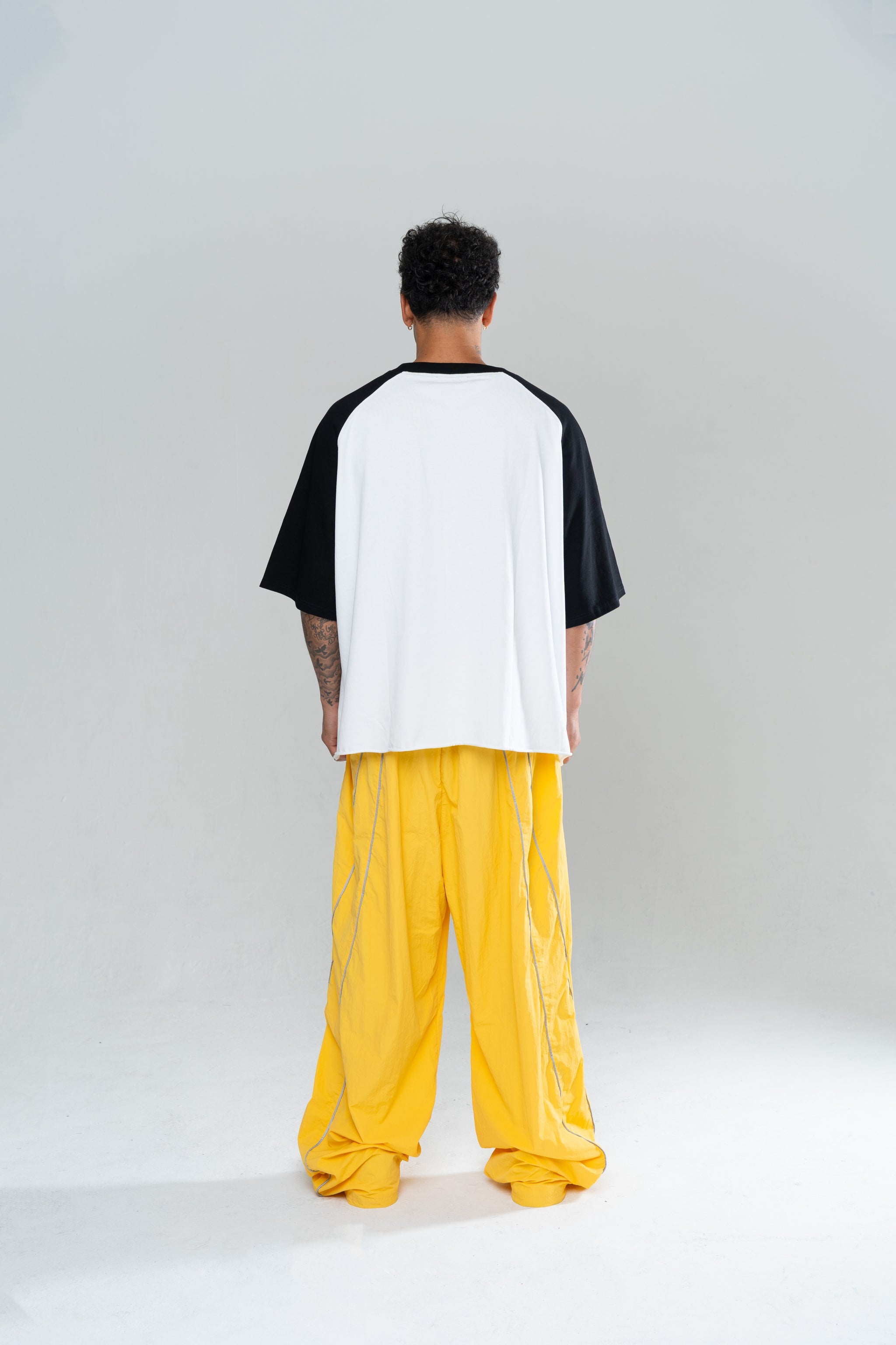 UNDERGROUND CROPPED TEE - WHITE/BLACK