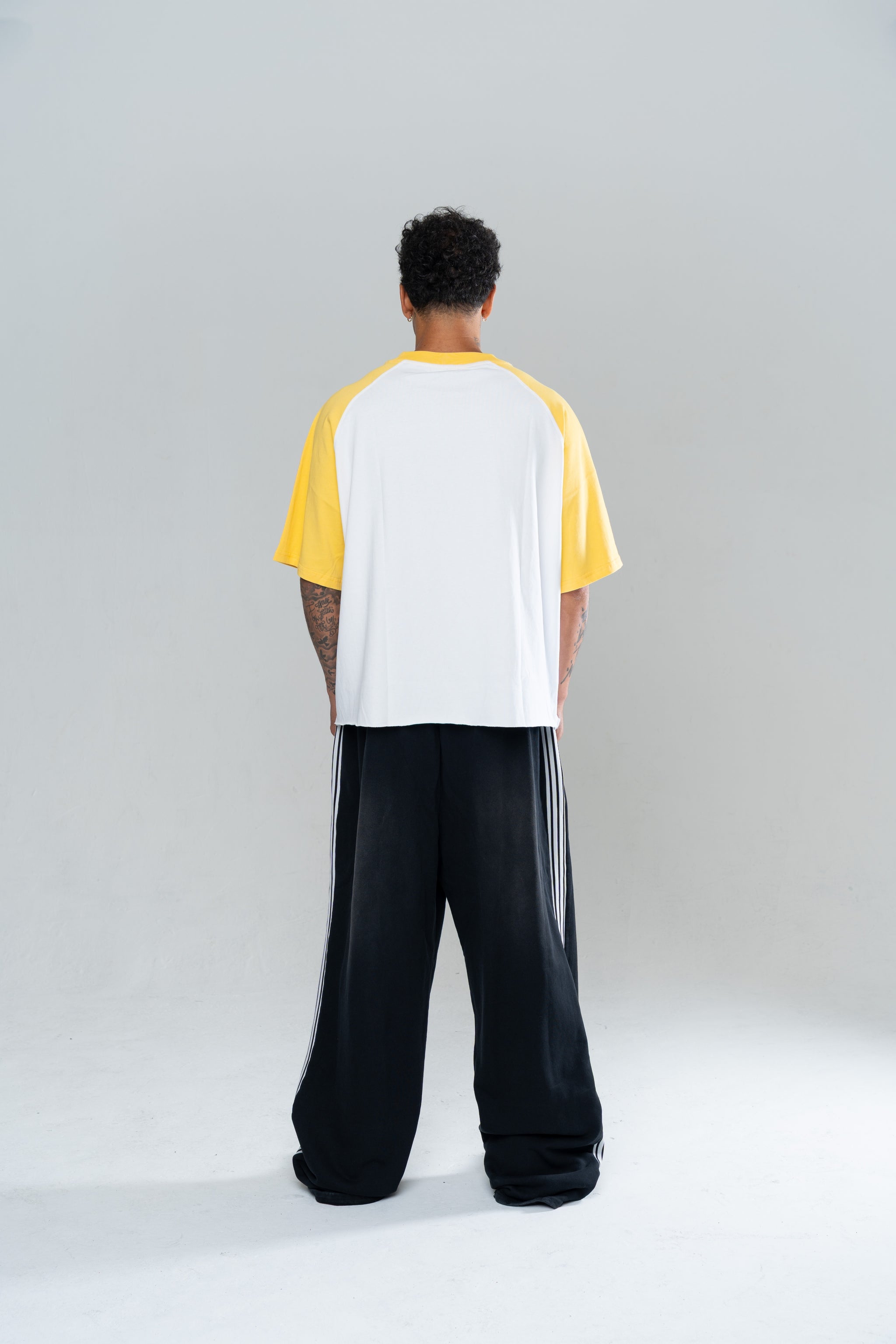 UNDERGROUND CROPPED TEE - WHITE/YELLOW