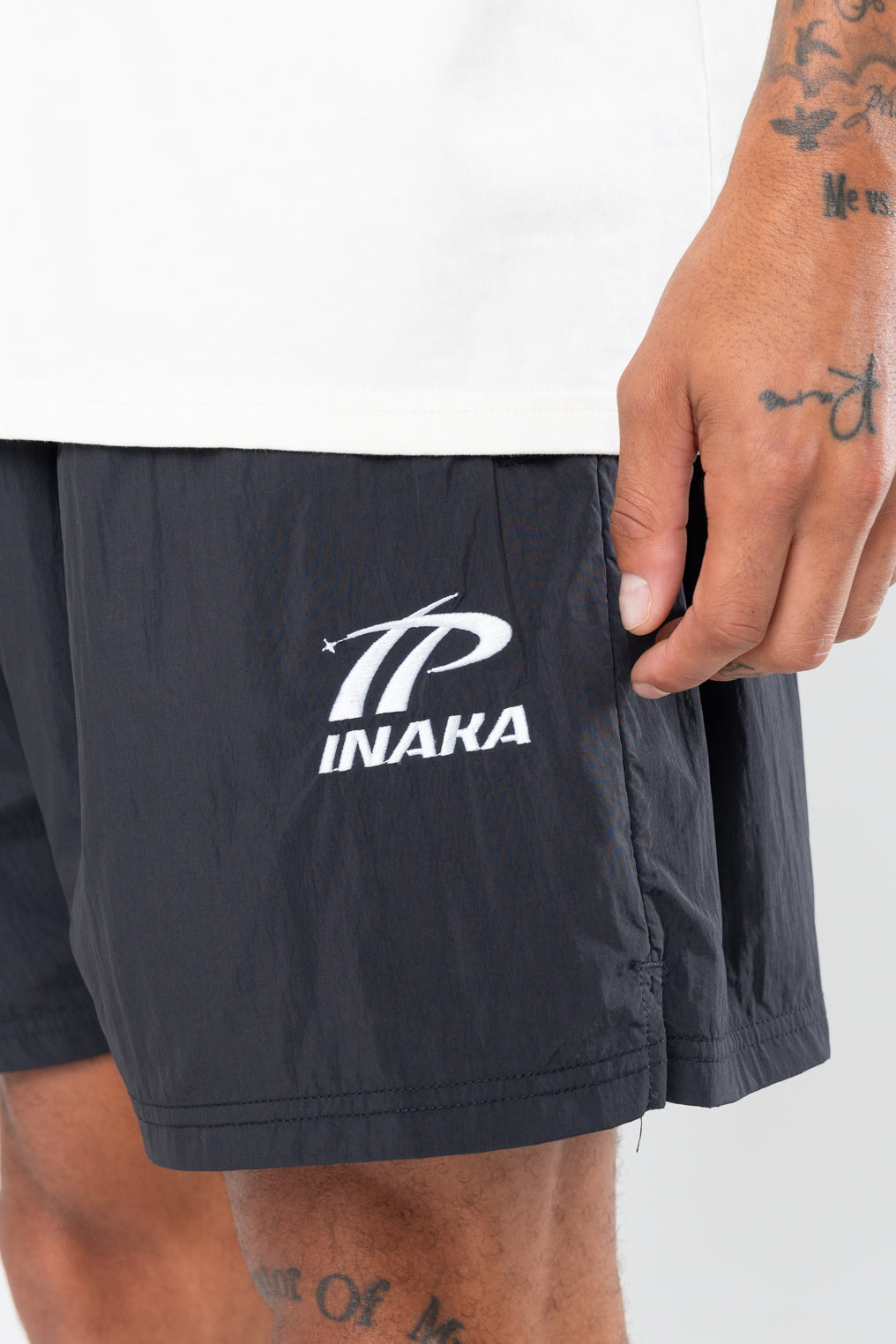 SPORTSWEAR NYLON SHORTS - BLACK