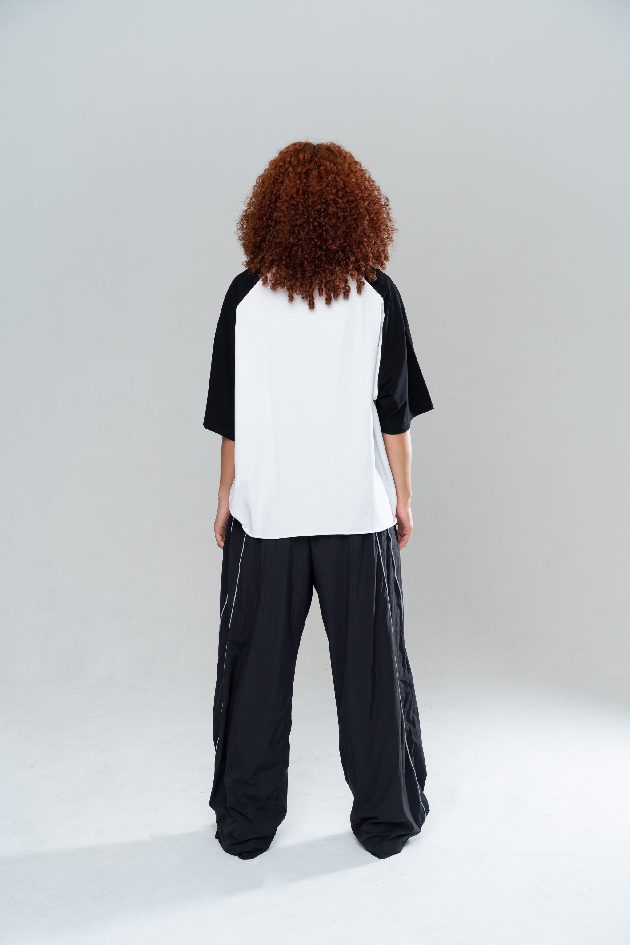 UNDERGROUND CROPPED TEE - WHITE/BLACK