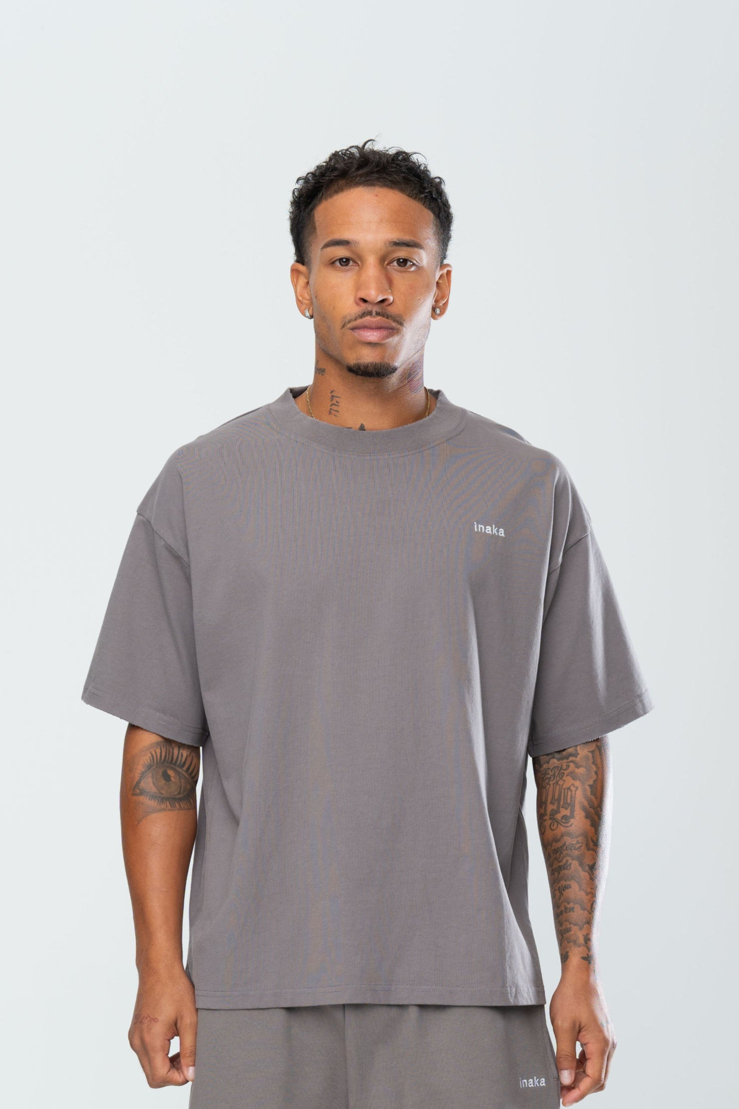 BASICS DISTRESSED TEE - STONE