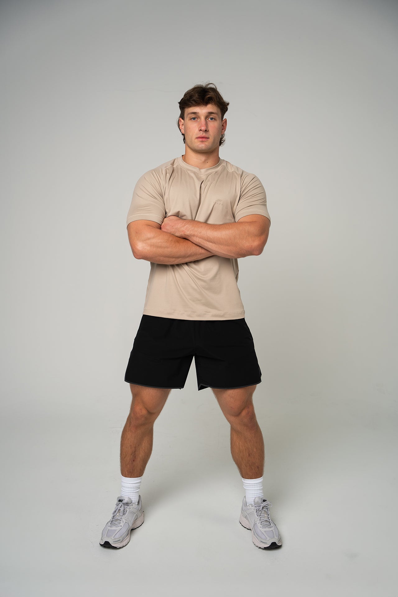 CORE PERFORMANCE SHORT SLEEVE - TAUPE