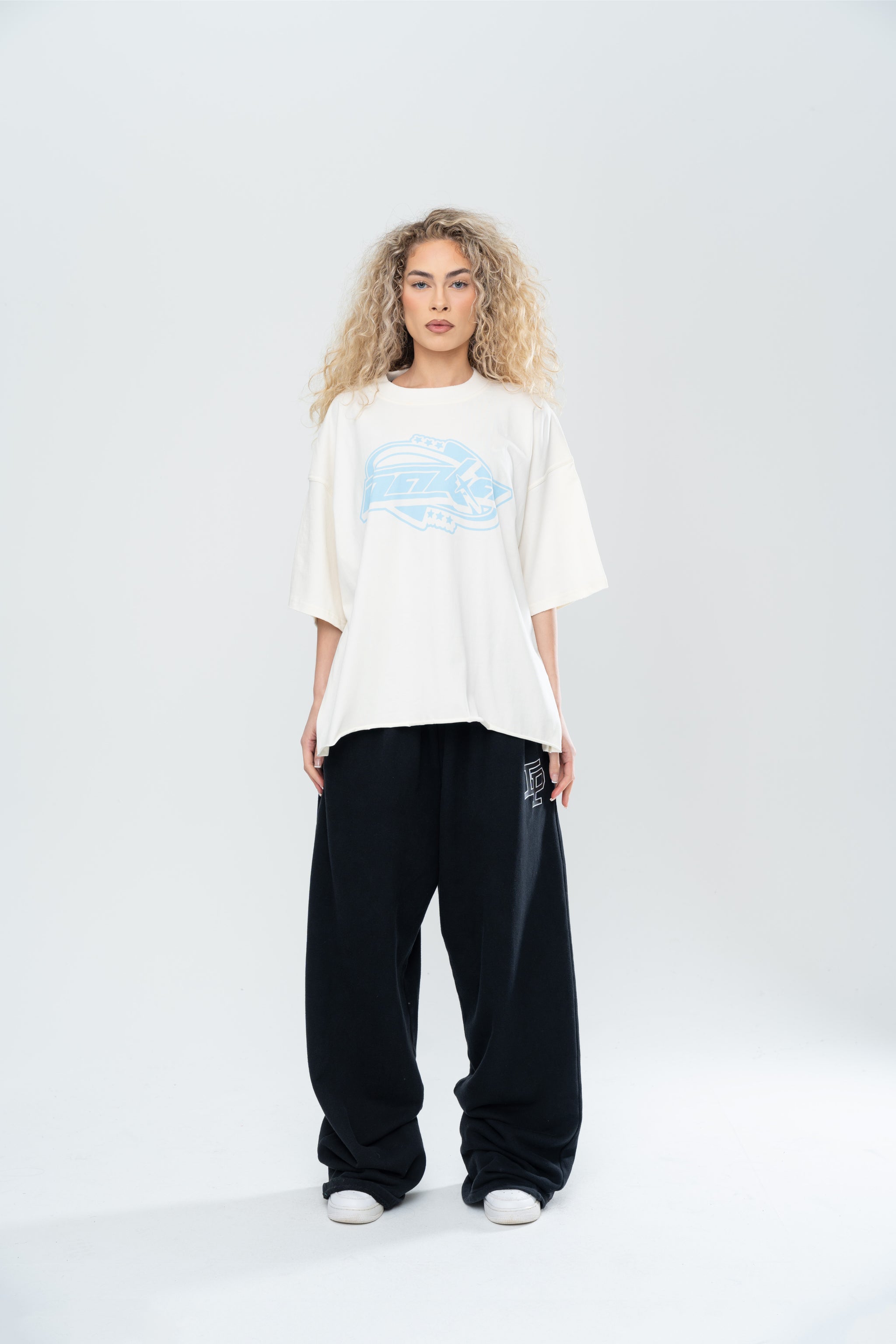 CYBERISTIX CROPPED TEE - CREAM/BLUE