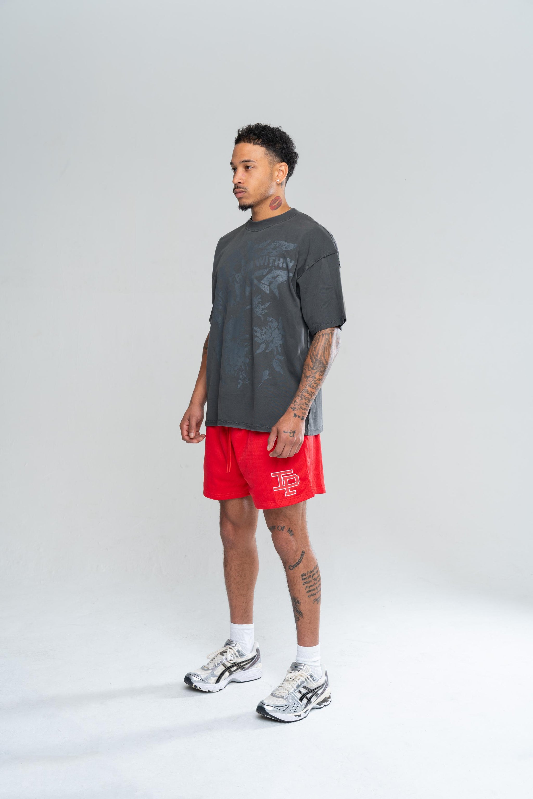 FLORAL GRUNGE REVERSE TEE - VINTAGE BLACK