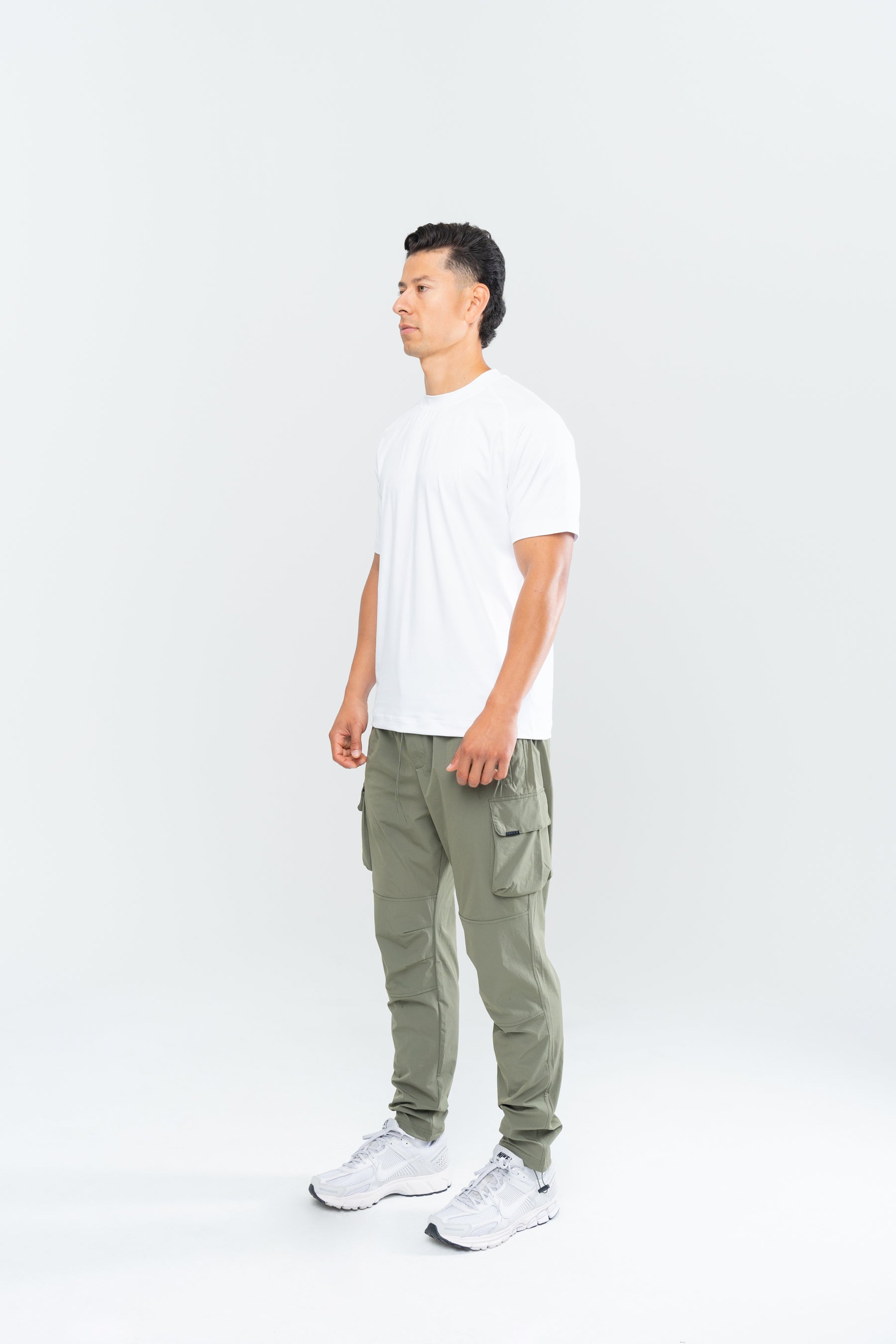 MEN'S PERFORMANCE TECH CARGO JOGGERS - OLIVE