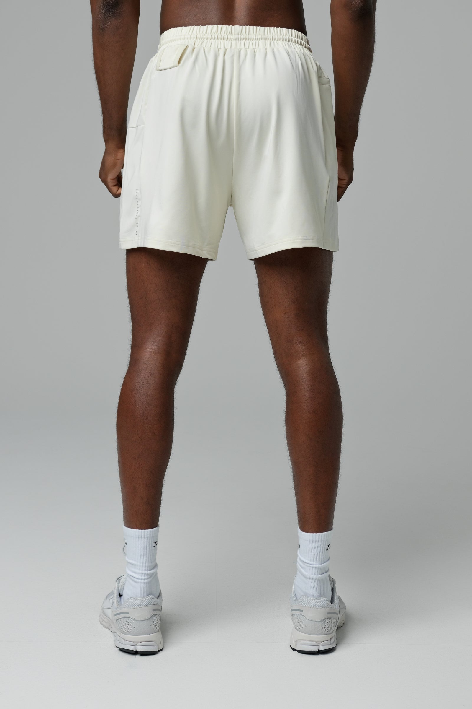FREEFORM SHORTS LINERLESS - OFF WHITE