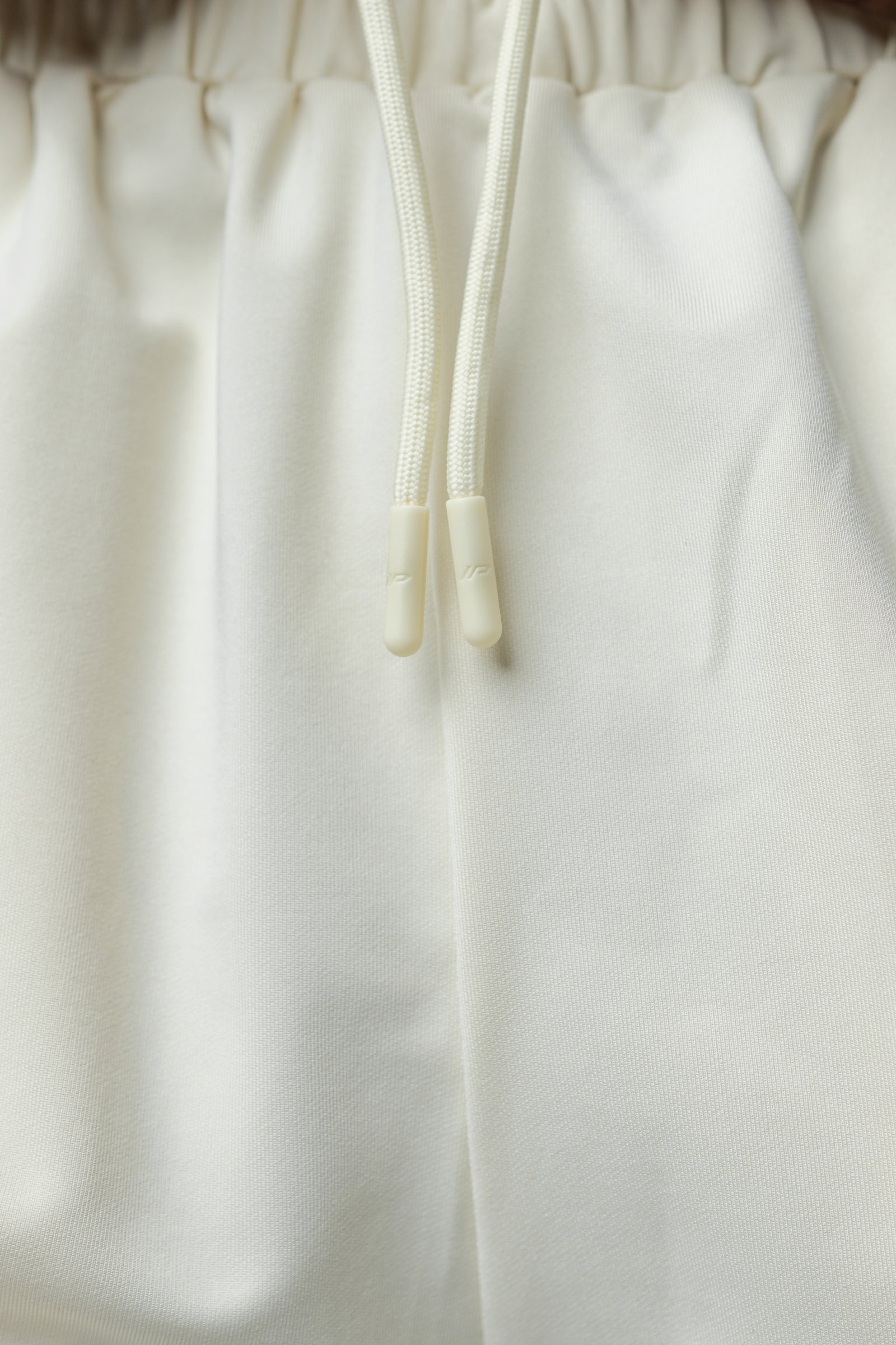 FREEFORM SHORTS LINERLESS - OFF WHITE