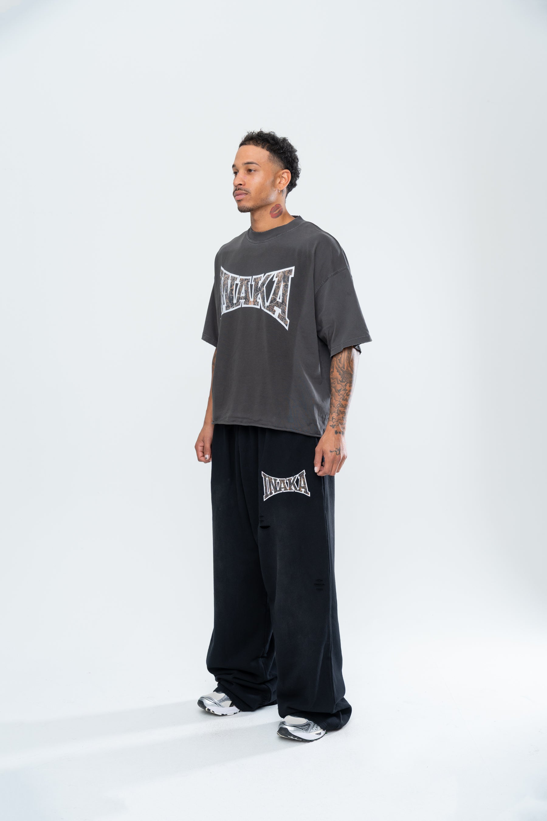 POWERSHOT DISTRESSED BAGGY SWEATPANTS