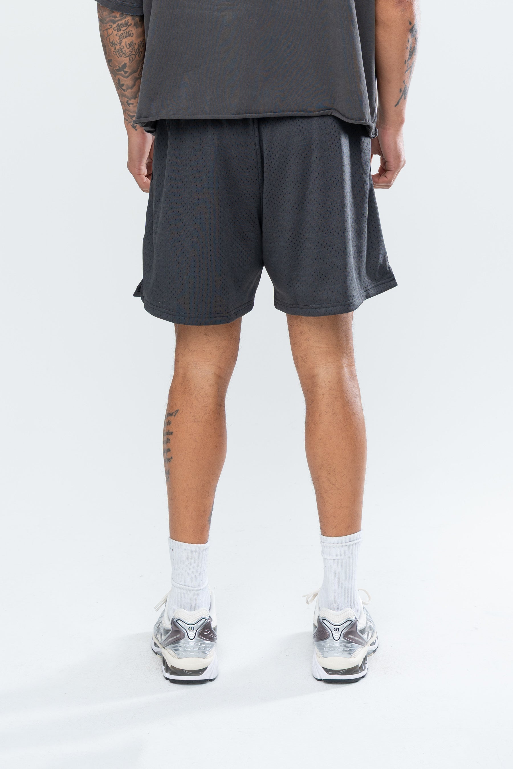 TUNDRA MESH SHORTS - ASPHALT
