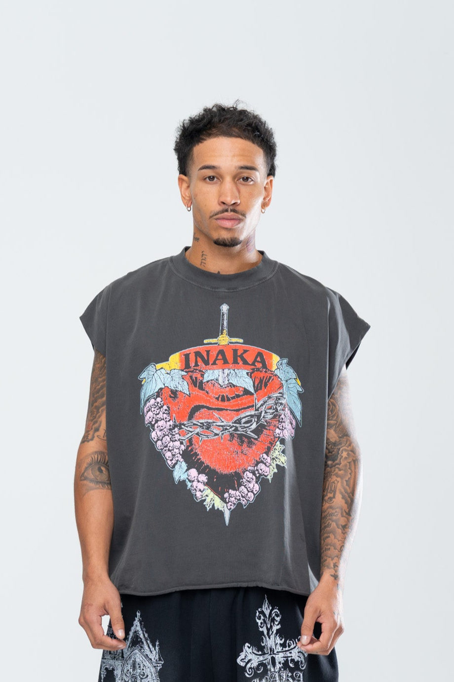 HEARTLESS CUTOFF TEE - VINTAGE BLACK
