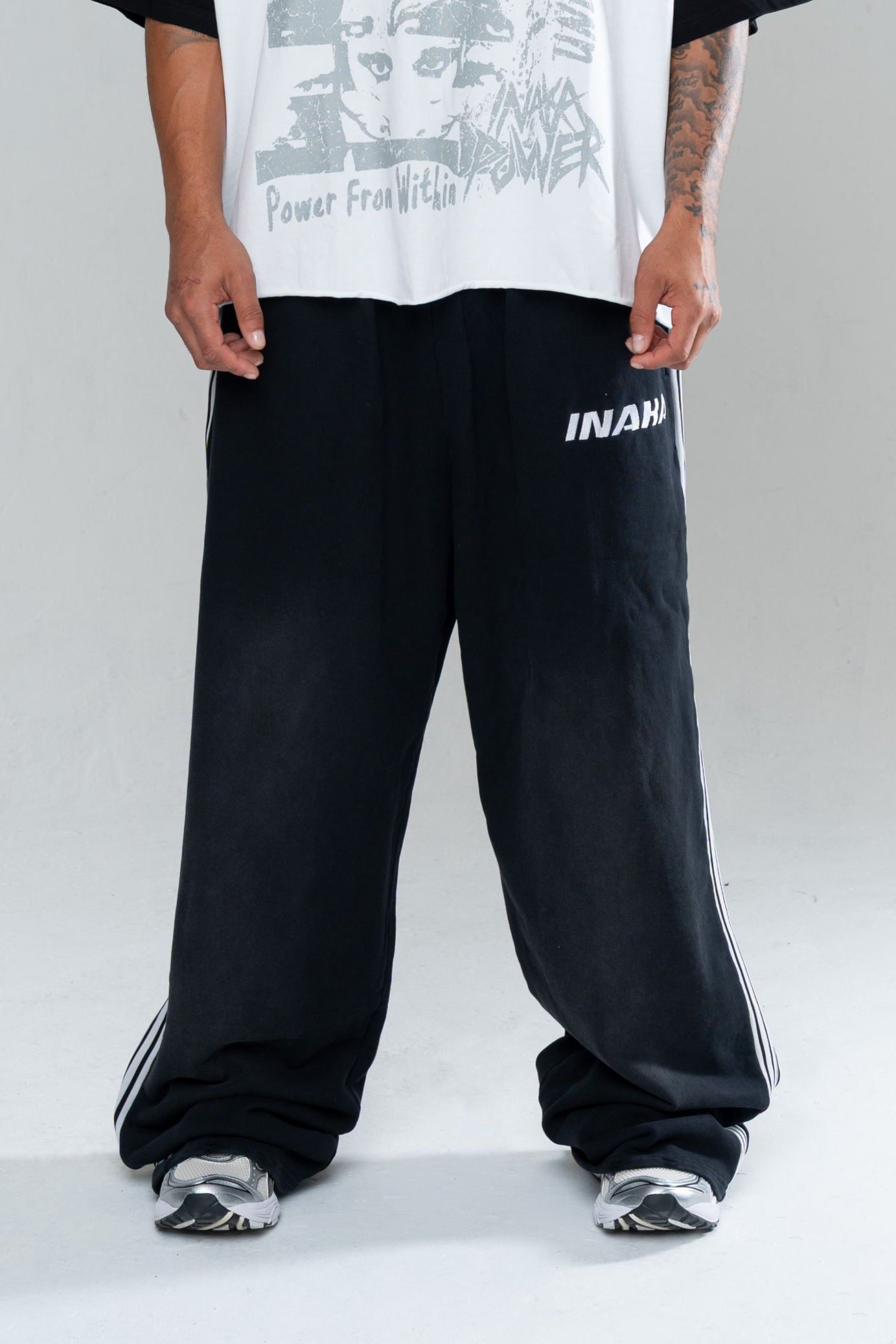 ICONIC BAGGY SWEATPANTS - BLACK