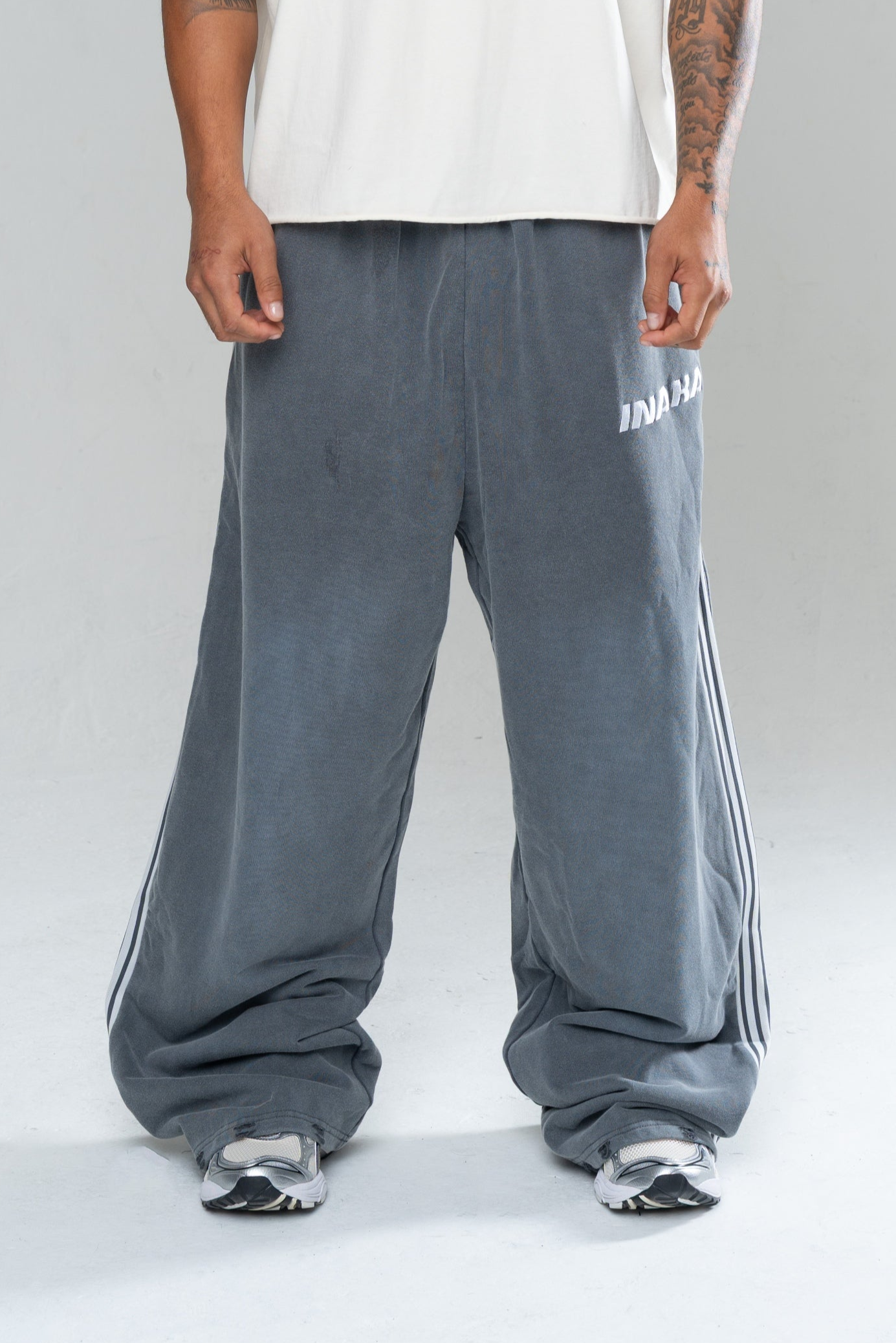 ICONIC BAGGY SWEATPANTS - STONE