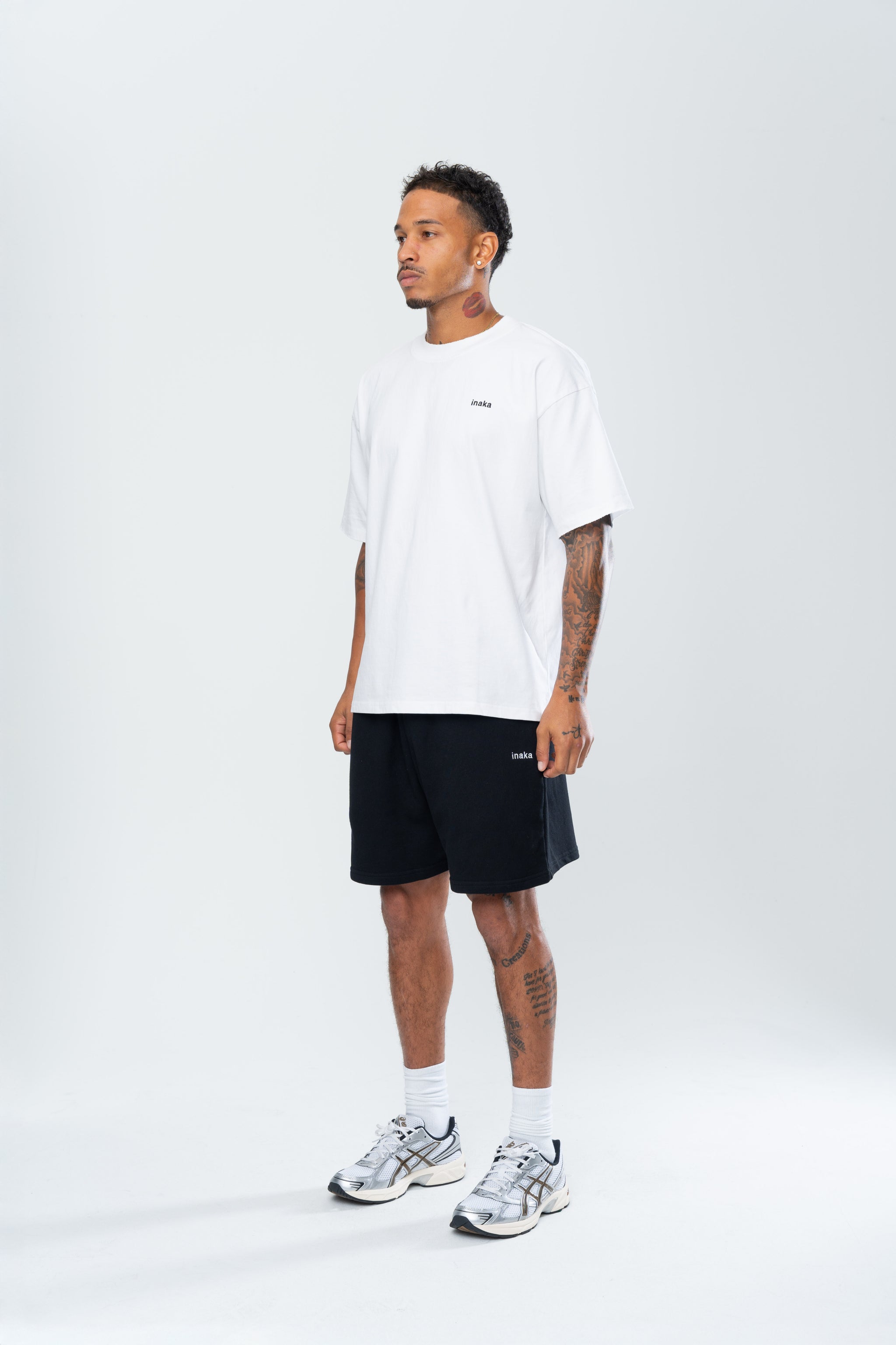 BASICS DISTRESSED TEE - WHITE