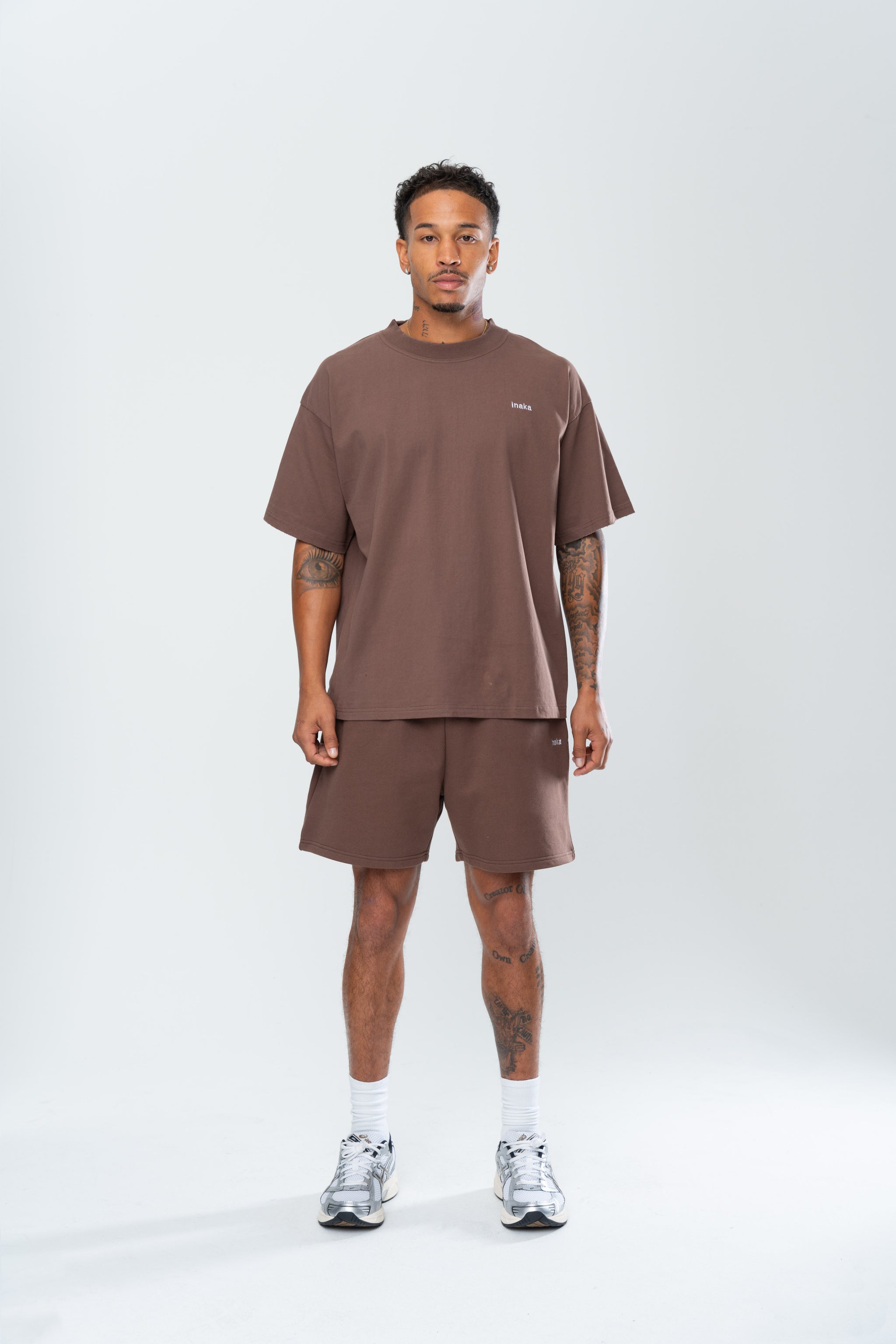 BASICS DISTRESSED TEE - ESPRESSO