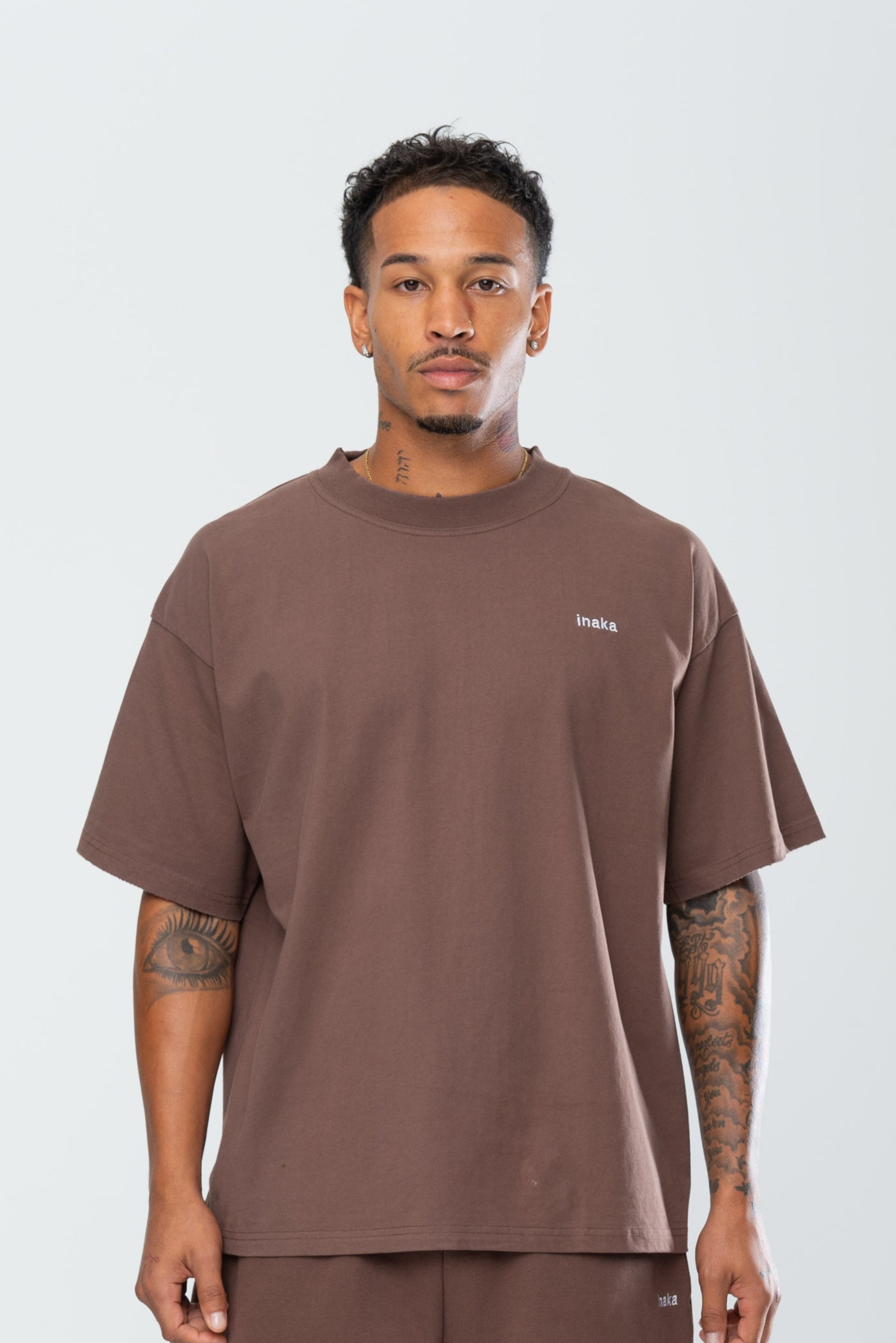 BASICS DISTRESSED TEE - ESPRESSO