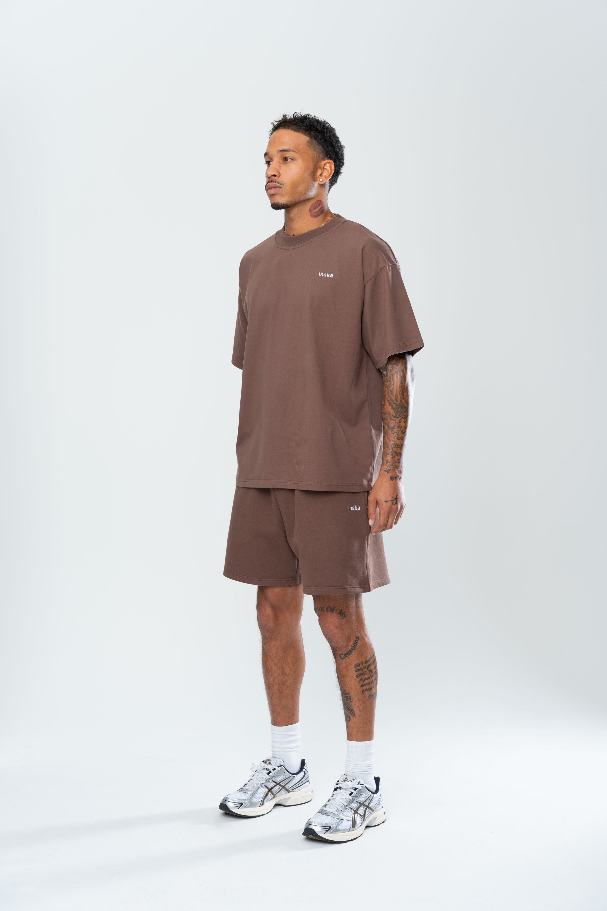 BASICS DISTRESSED TEE - ESPRESSO