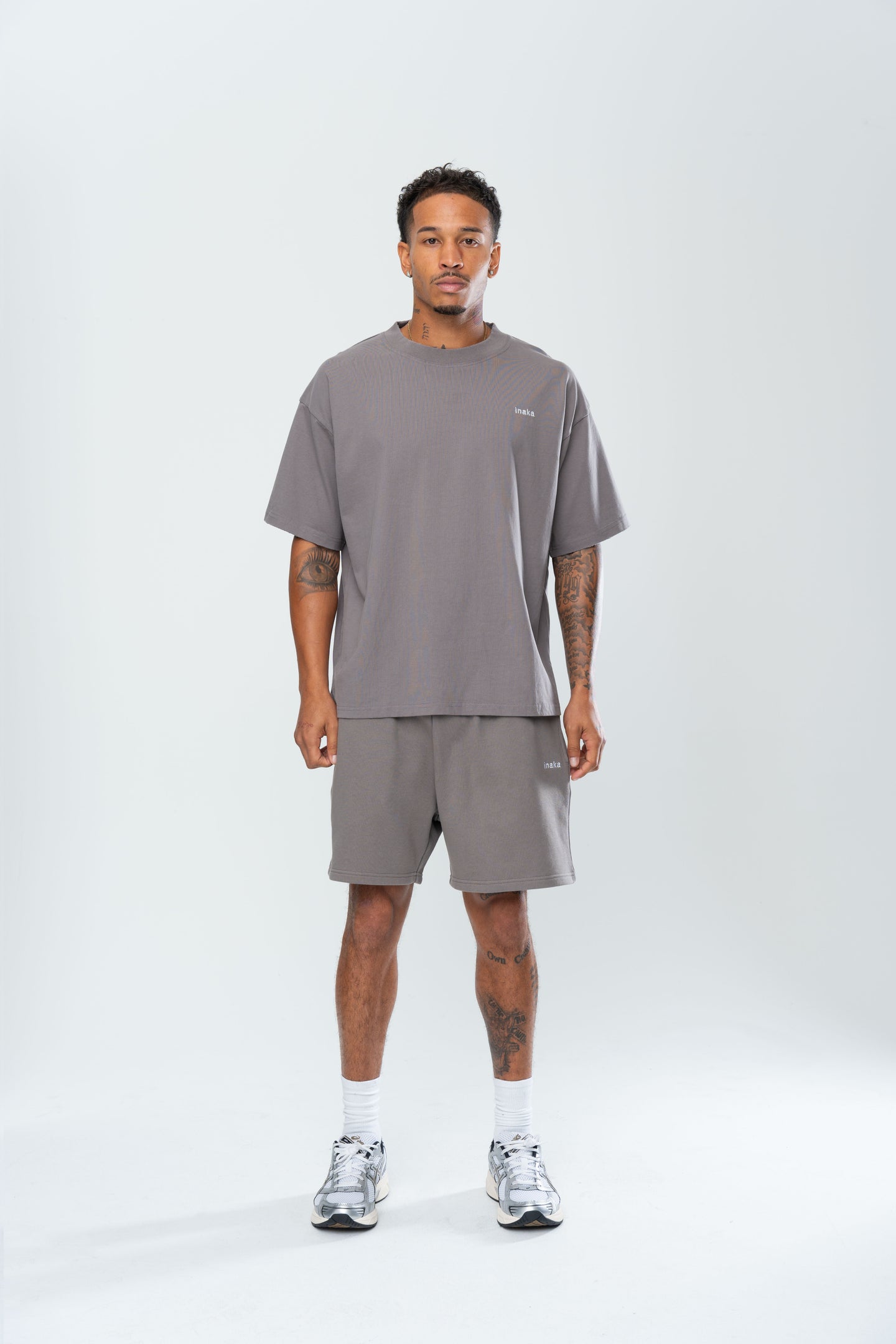 BASICS DISTRESSED TEE - STONE