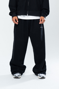 BASICS BAGGY SWEATS - BLACK