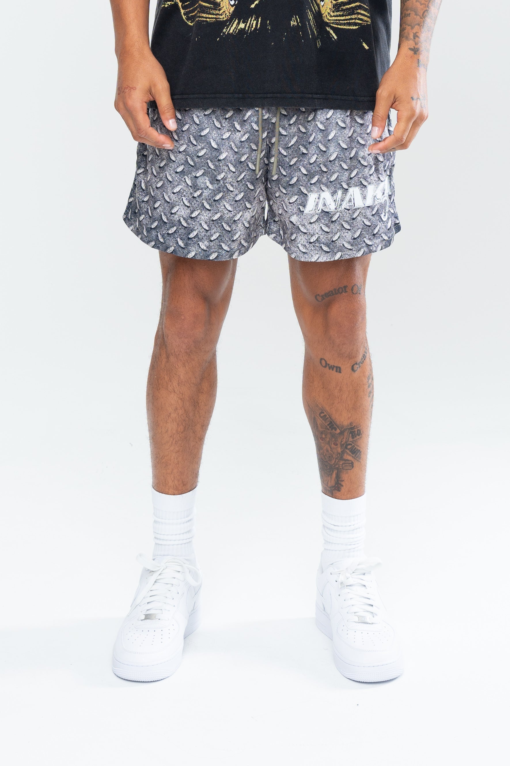 Inaka popular power MOB shorts MEDIUM