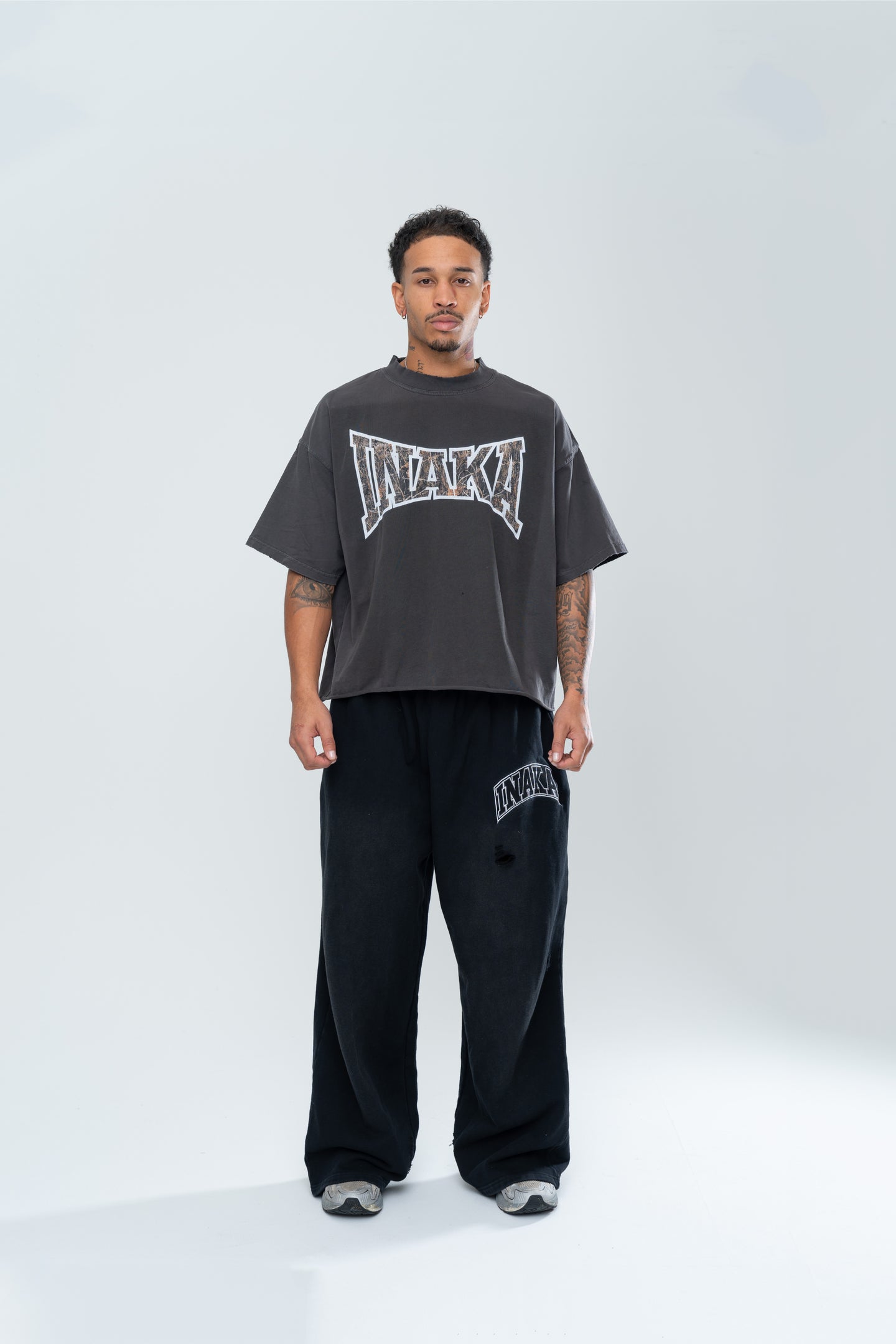 UNIVERSITY DISTRESSED BAGGY SWEATPANTS