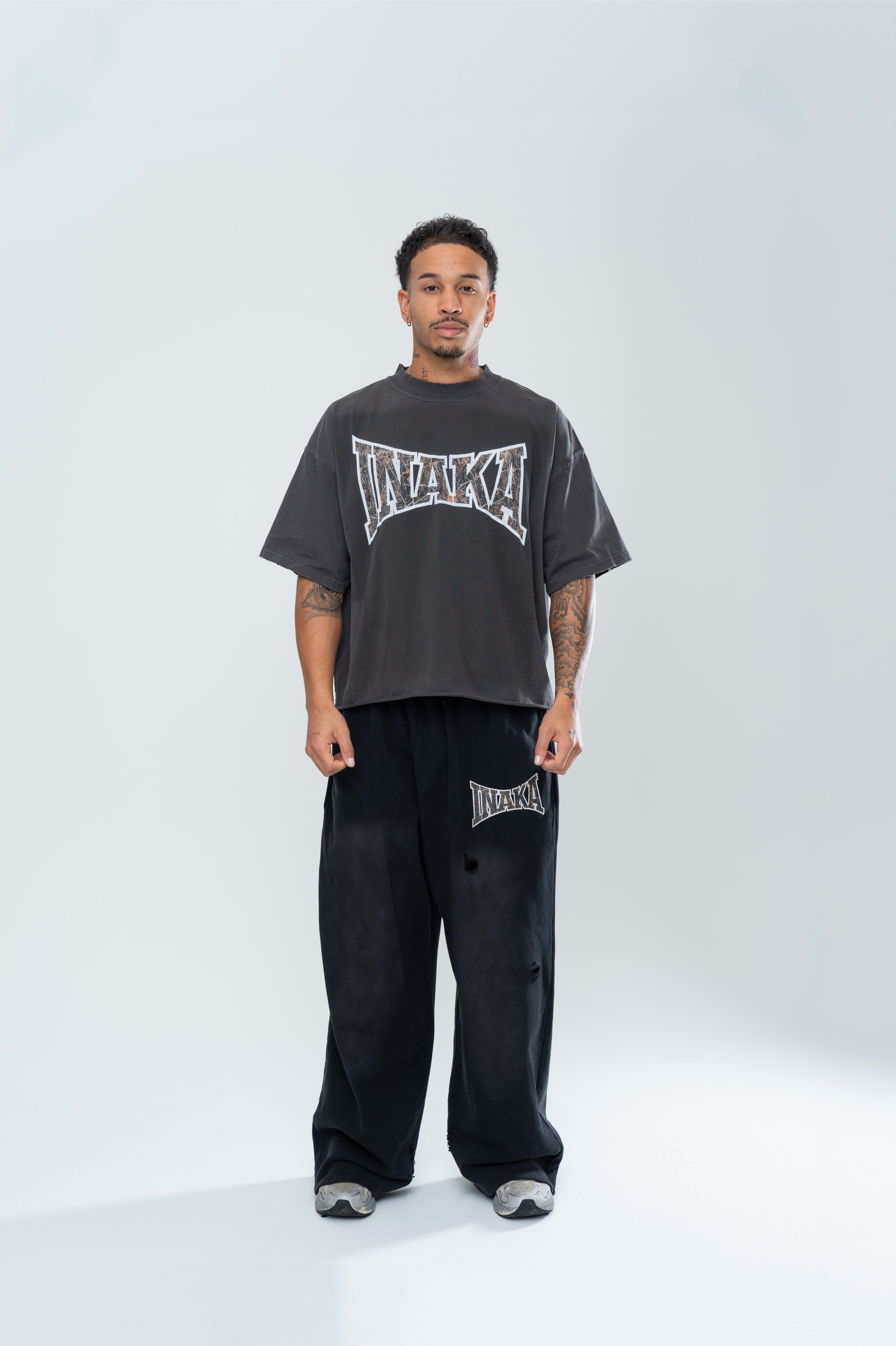 POWERSHOT DISTRESSED BAGGY SWEATPANTS