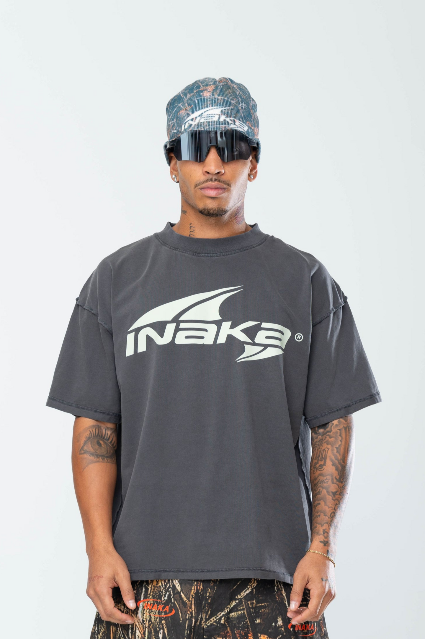 TUNDRA REVERSE TEE - VINTAGE BLACK/CREAM