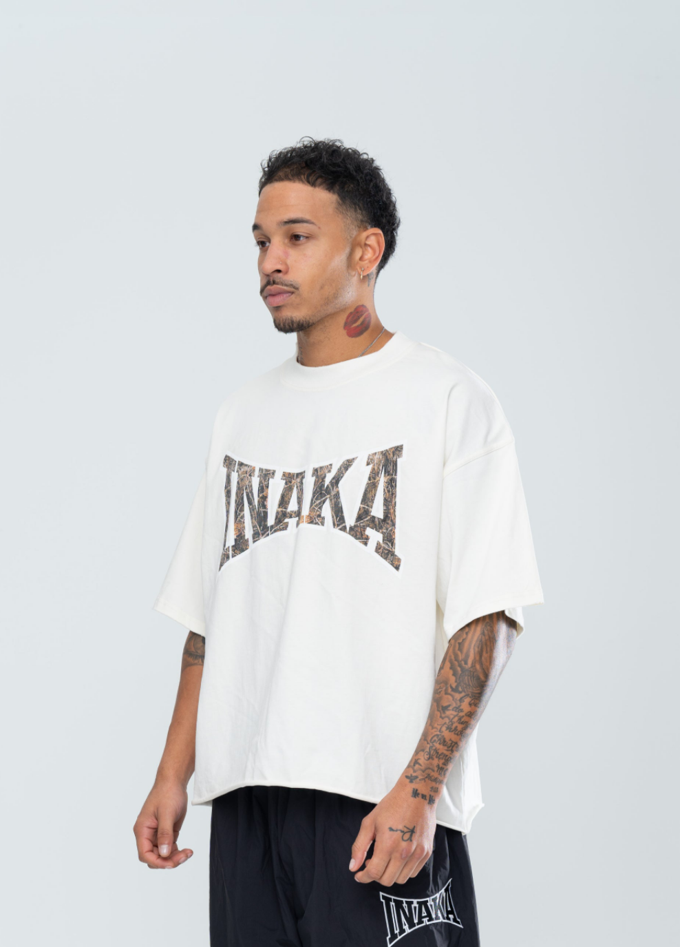 POWERSHOT CROPPED CAMO TEE - CREAM