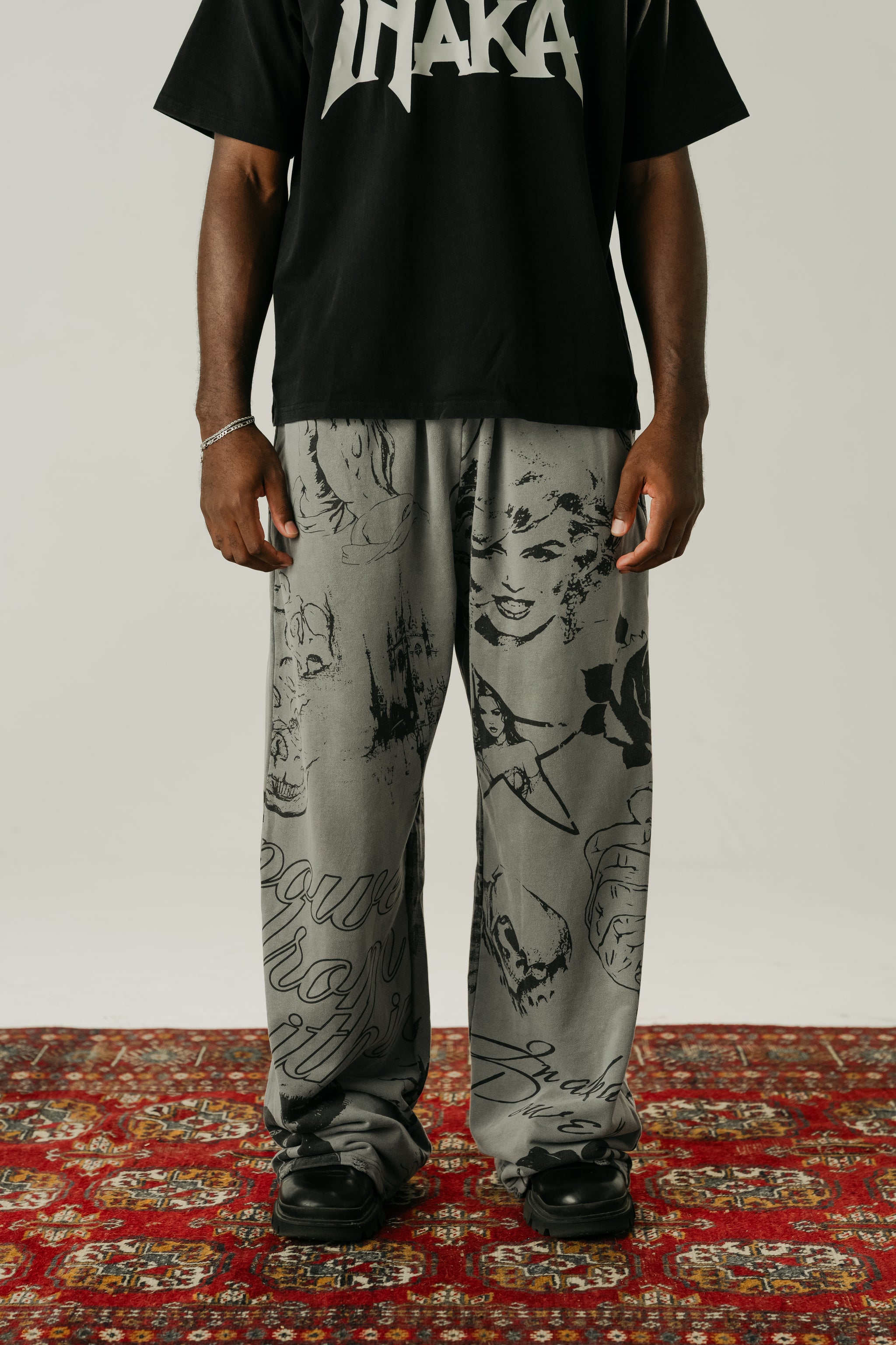 GHOST SKULL BAGGY SWEATS