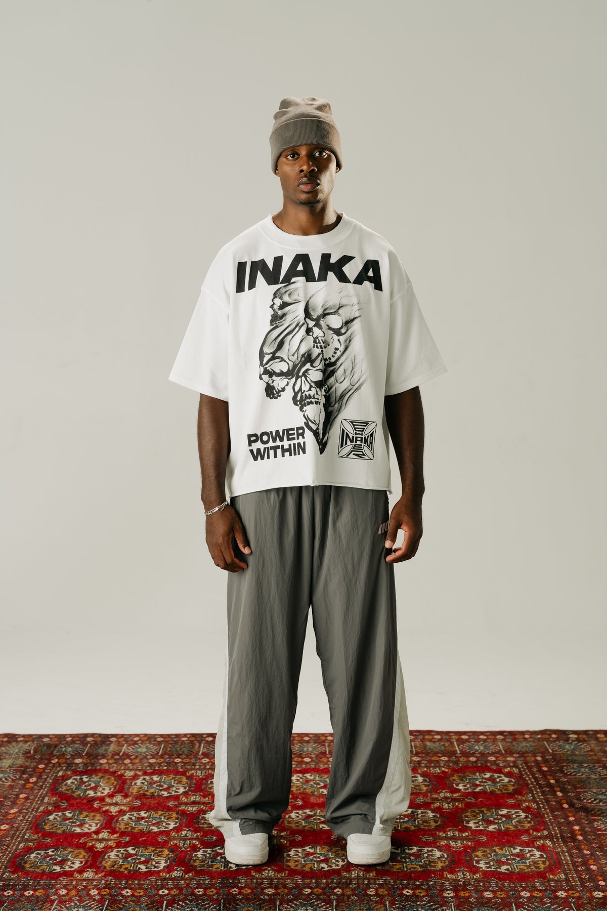 BAGGY TRACKPANTS - GRAY : WHITE