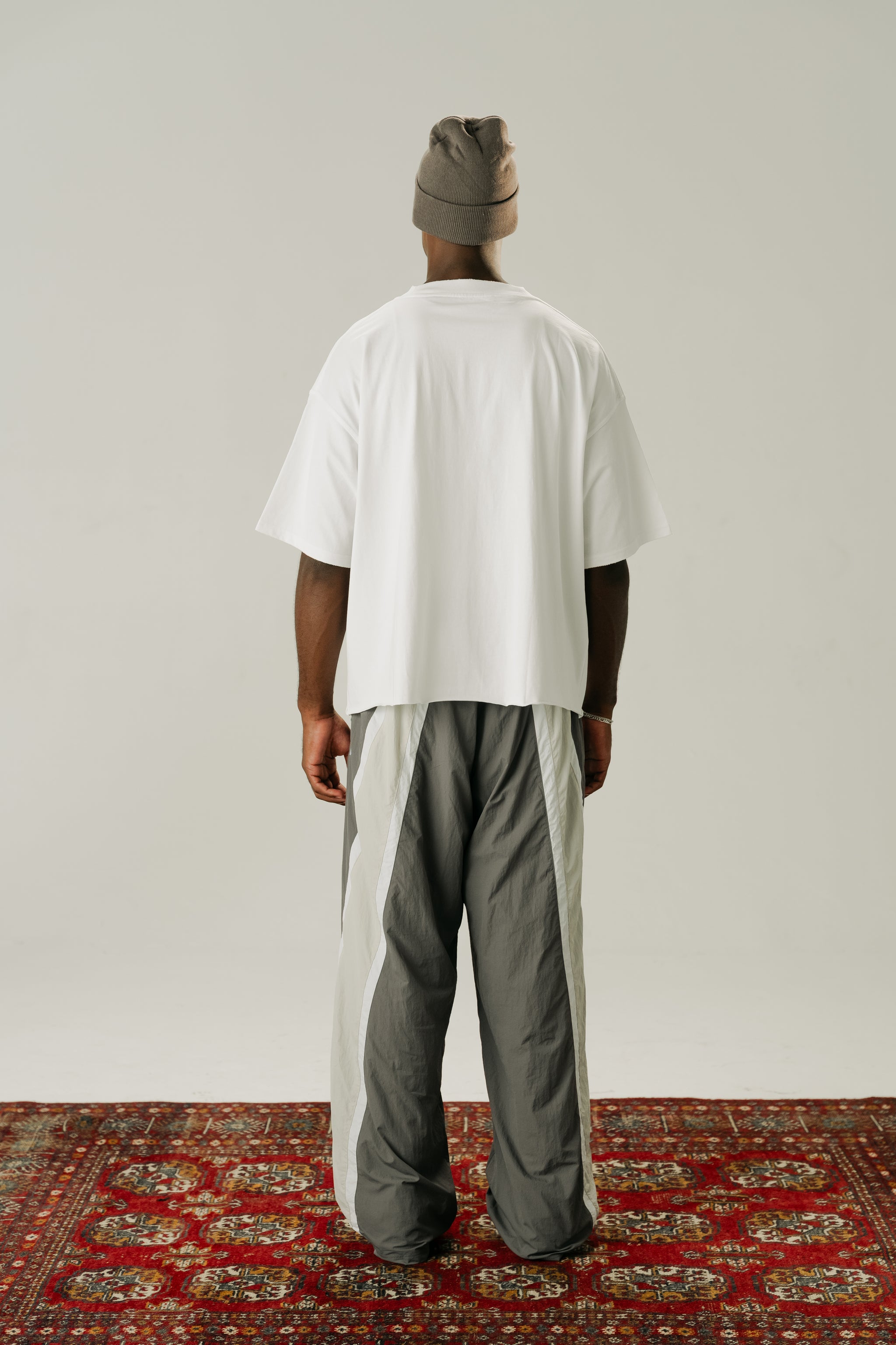 BAGGY TRACKPANTS - GRAY : WHITE