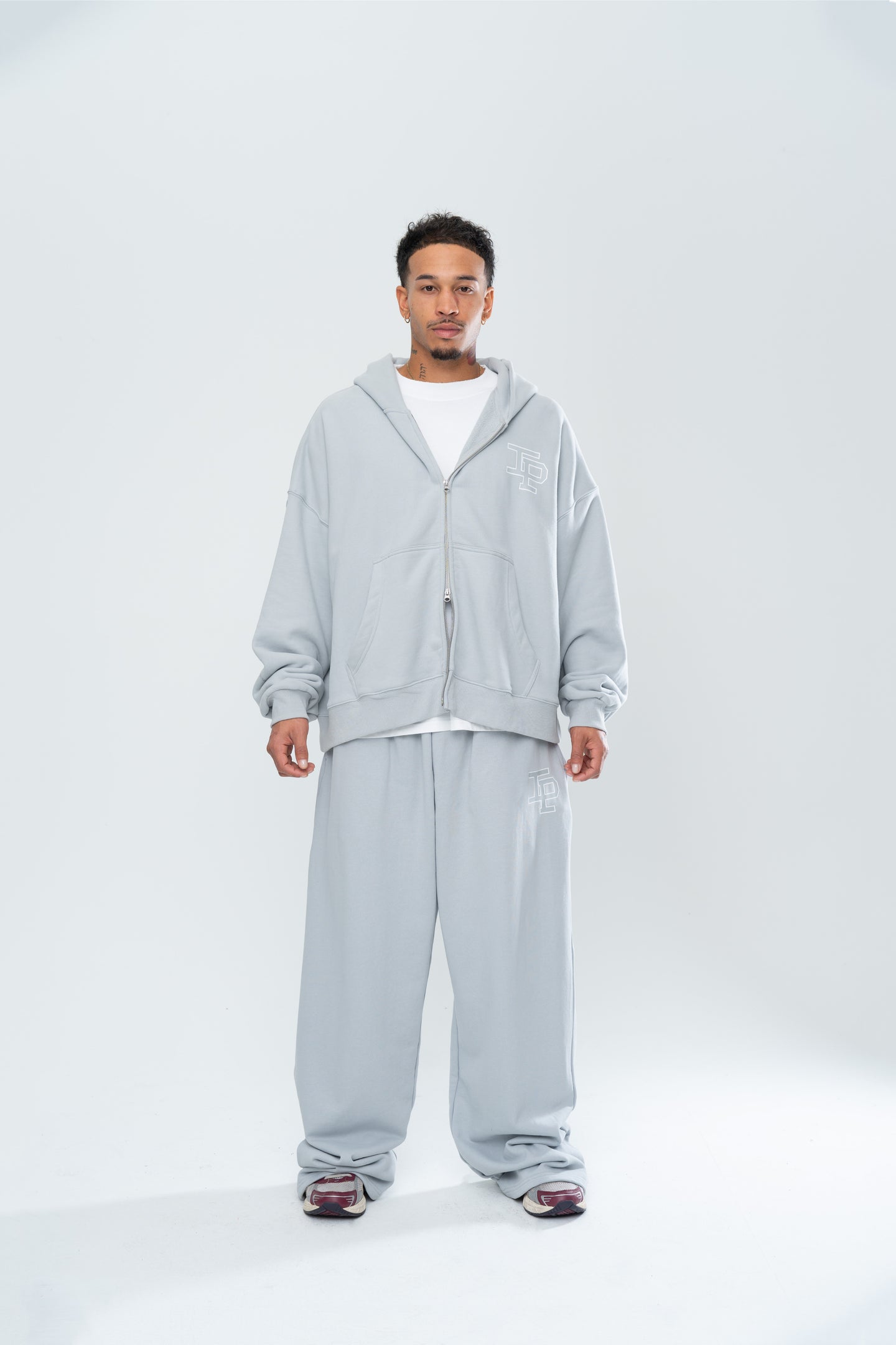 CLASSIC BAGGY SWEATS - GREY