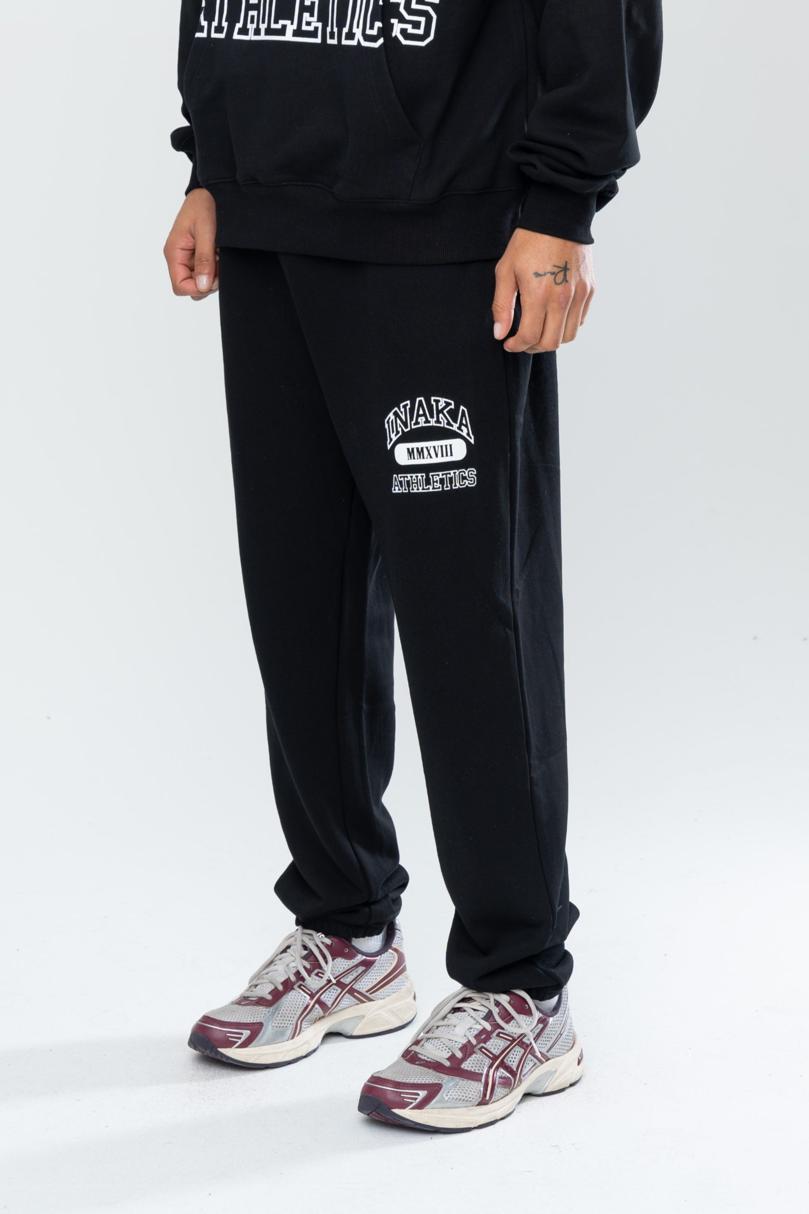 ATHLETICS CUFFED SWEATS - BLACK