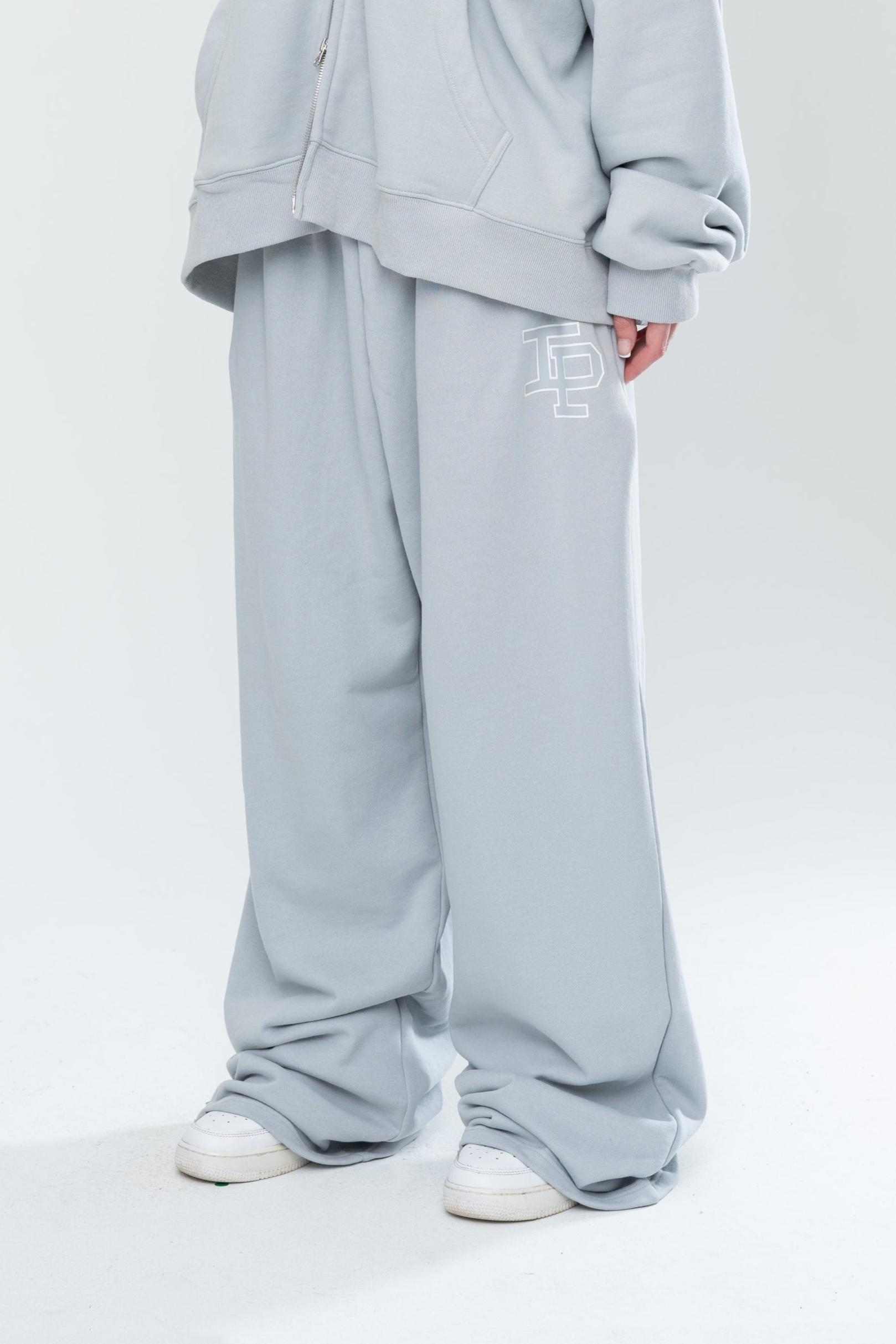 CLASSIC BAGGY SWEATS - GREY