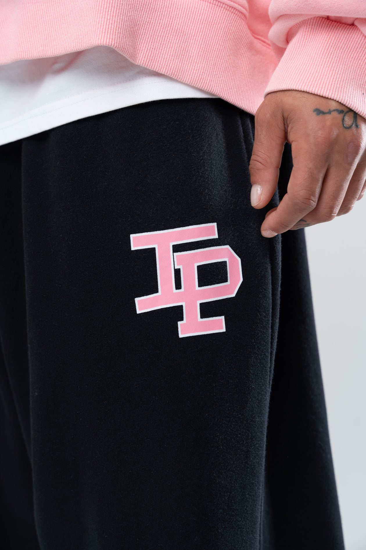 CLASSIC BAGGY SWEATS - BLACK/PINK