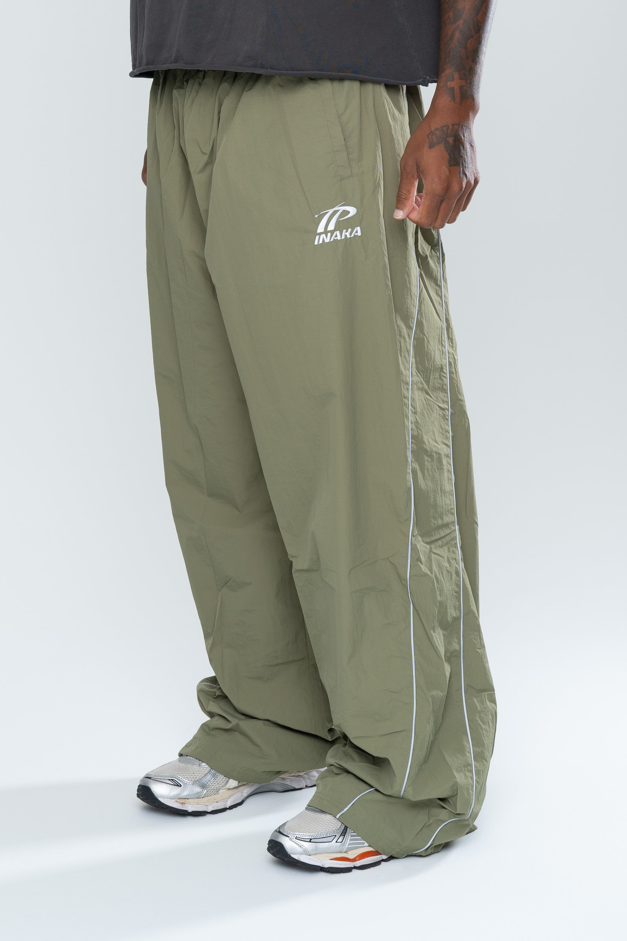 SPORTSWEAR BAGGY TRACK PANTS - OLIVE