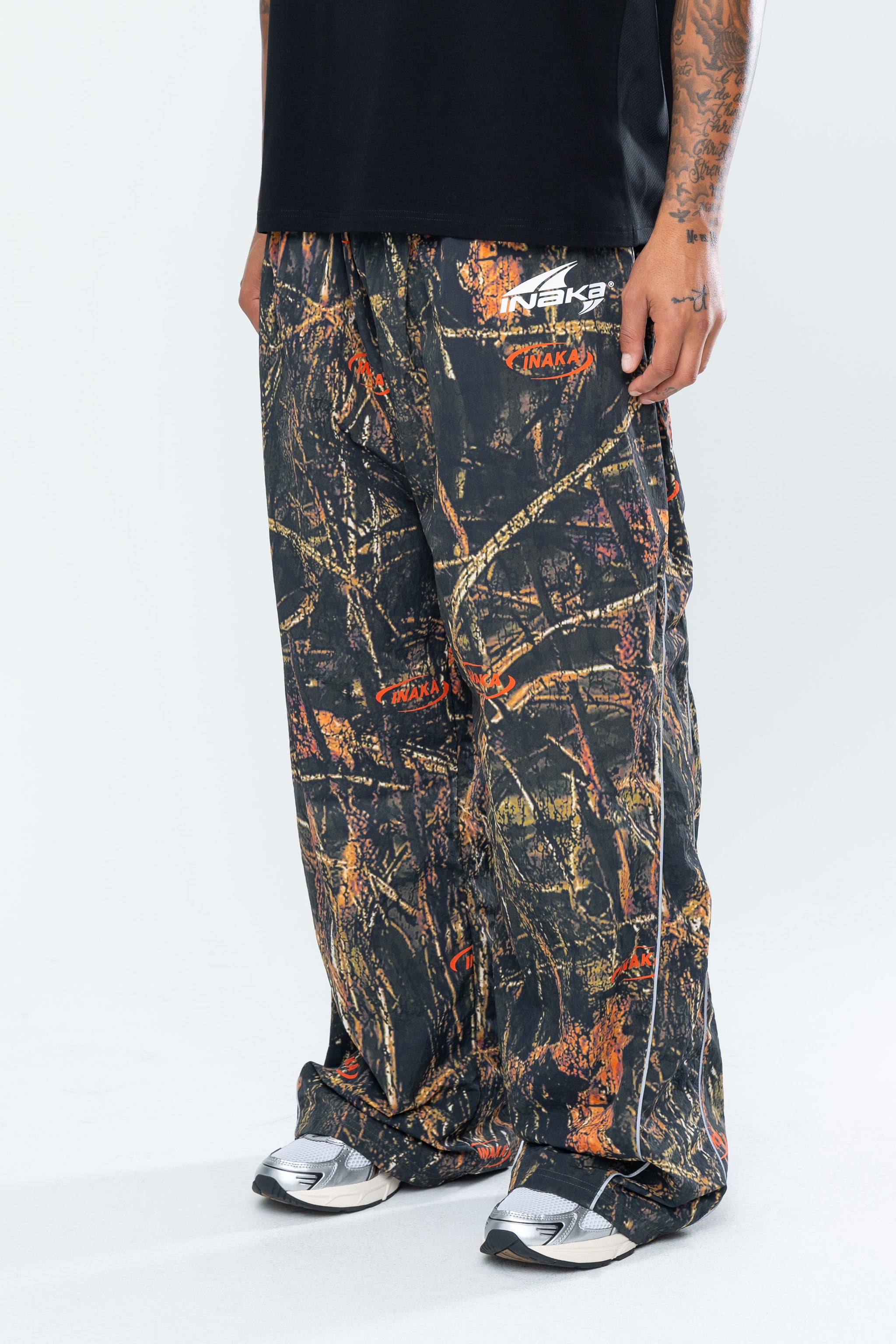 TUNDRA BAGGY TRACK PANTS - TUNDRA CAMO