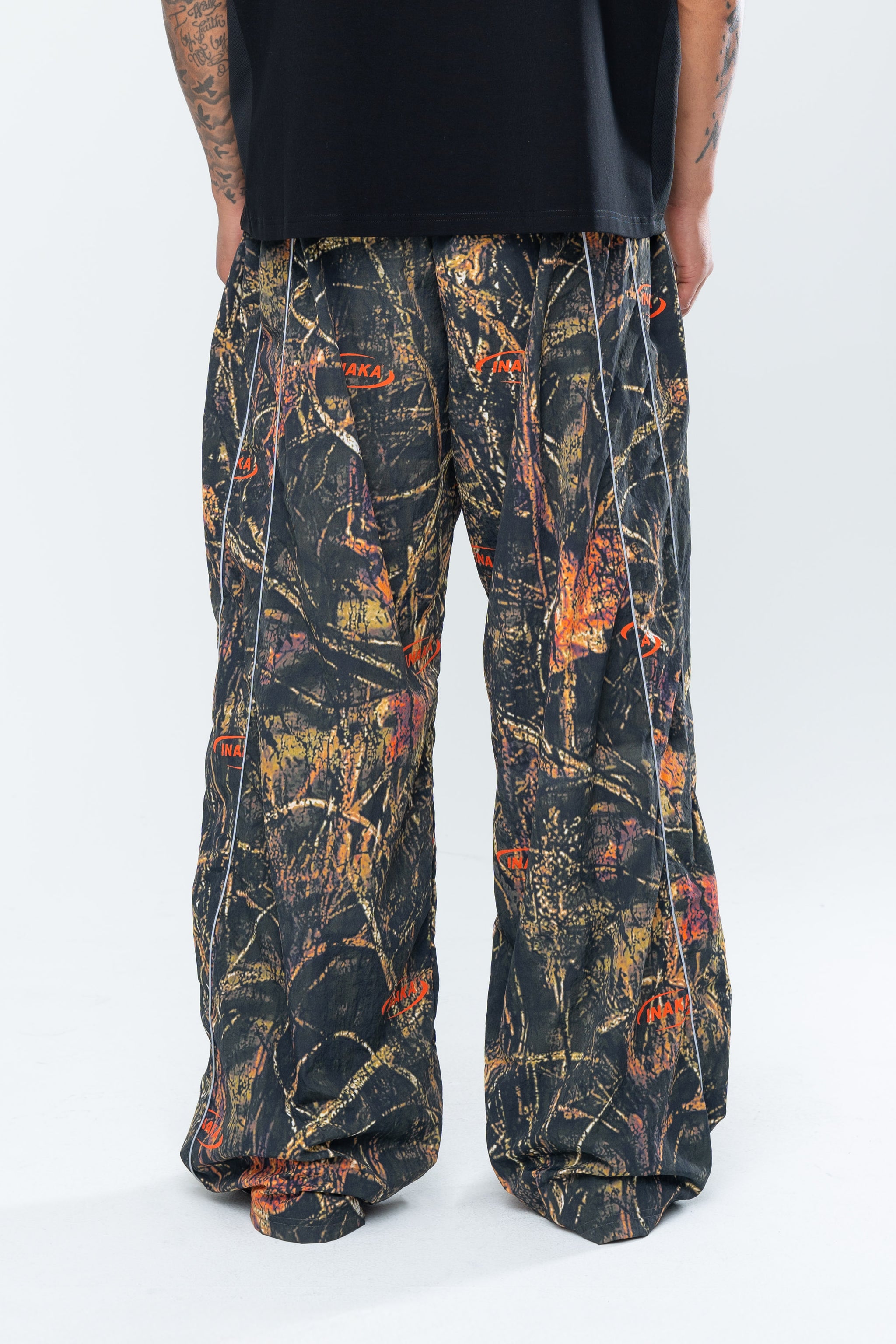 TUNDRA BAGGY TRACK PANTS - TUNDRA CAMO