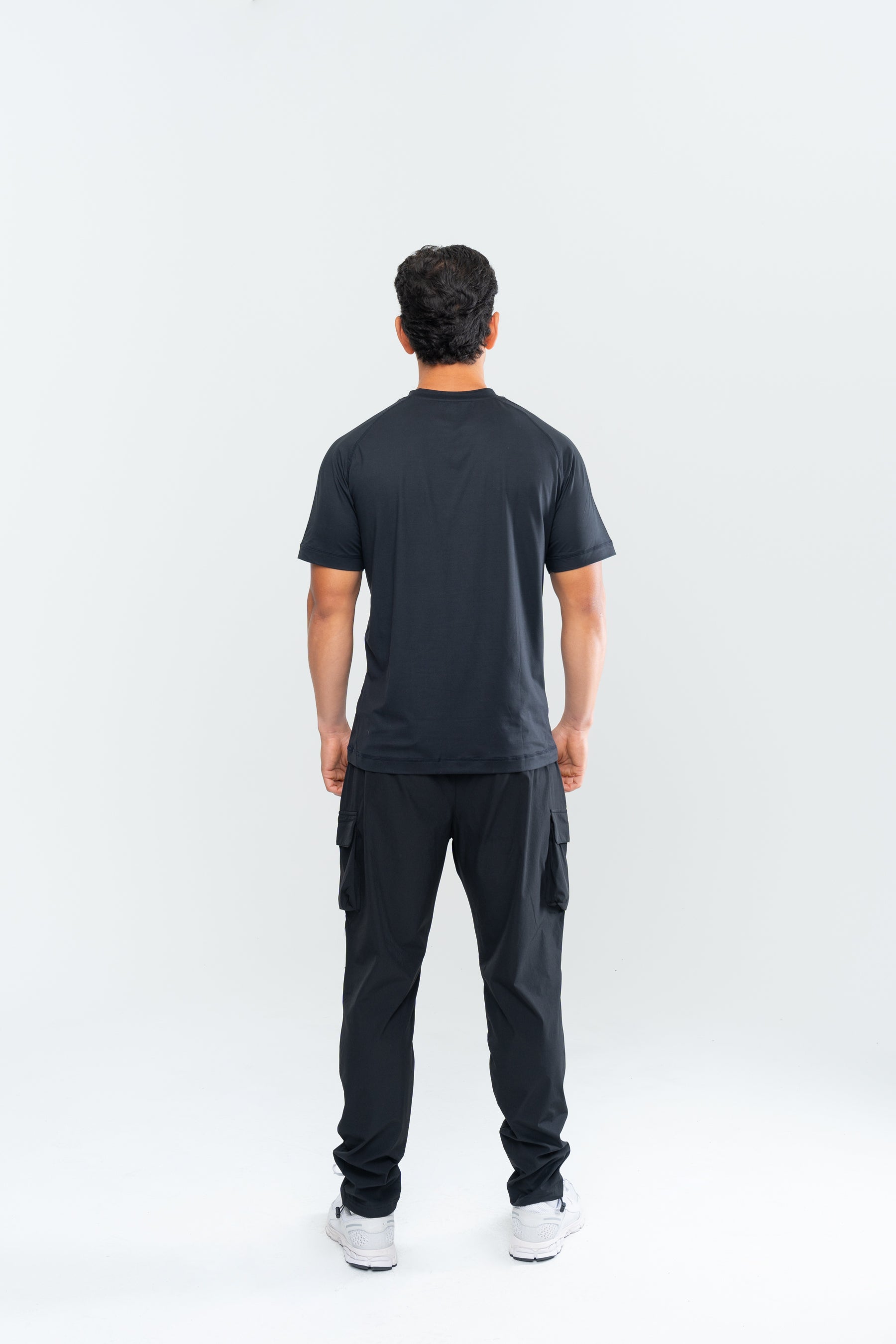 MEN'S PERFORMANCE TECH CARGO JOGGERS - JET BLACK