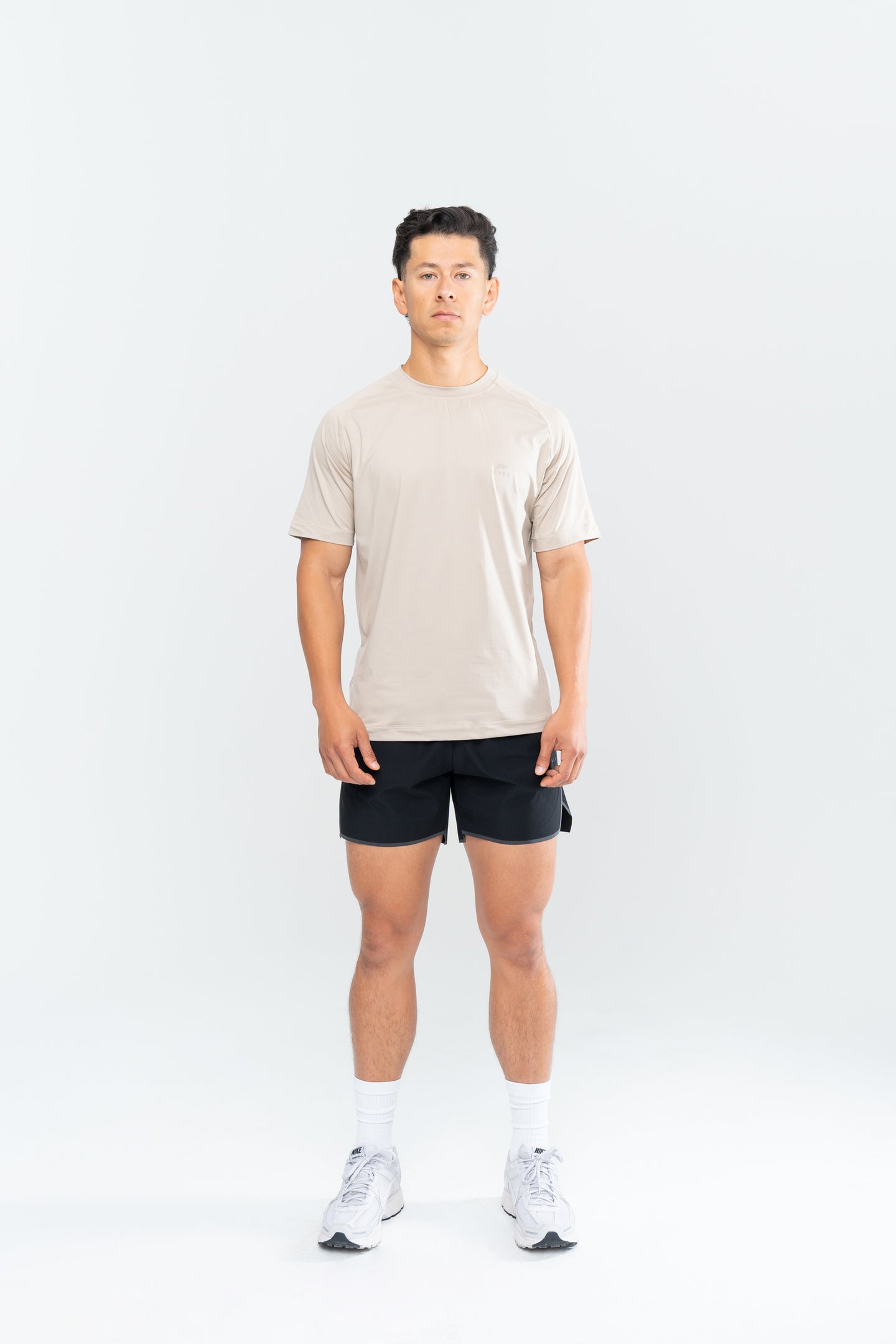 CORE PERFORMANCE SHORT SLEEVE - TAUPE