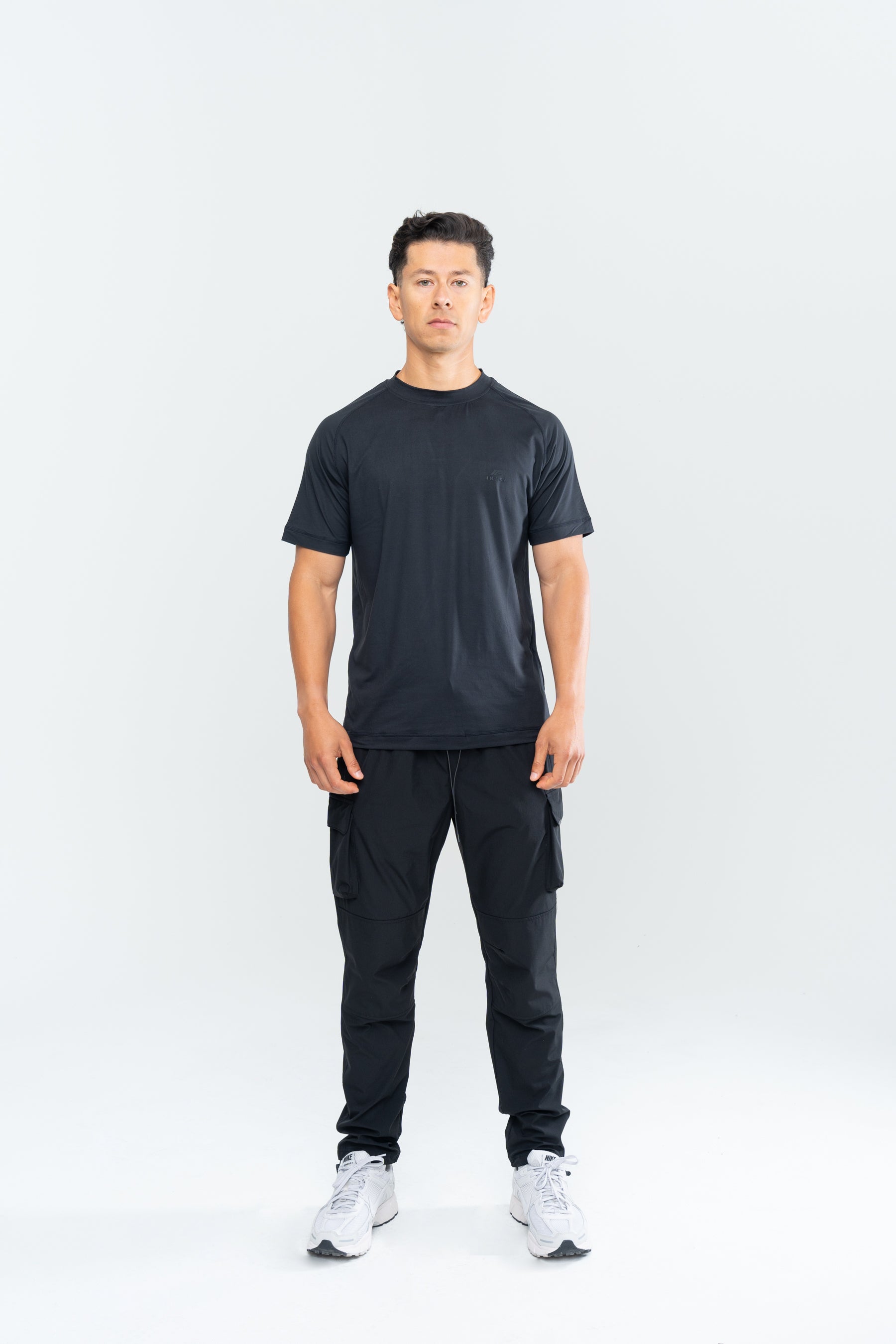 MEN'S PERFORMANCE TECH CARGO JOGGERS - JET BLACK