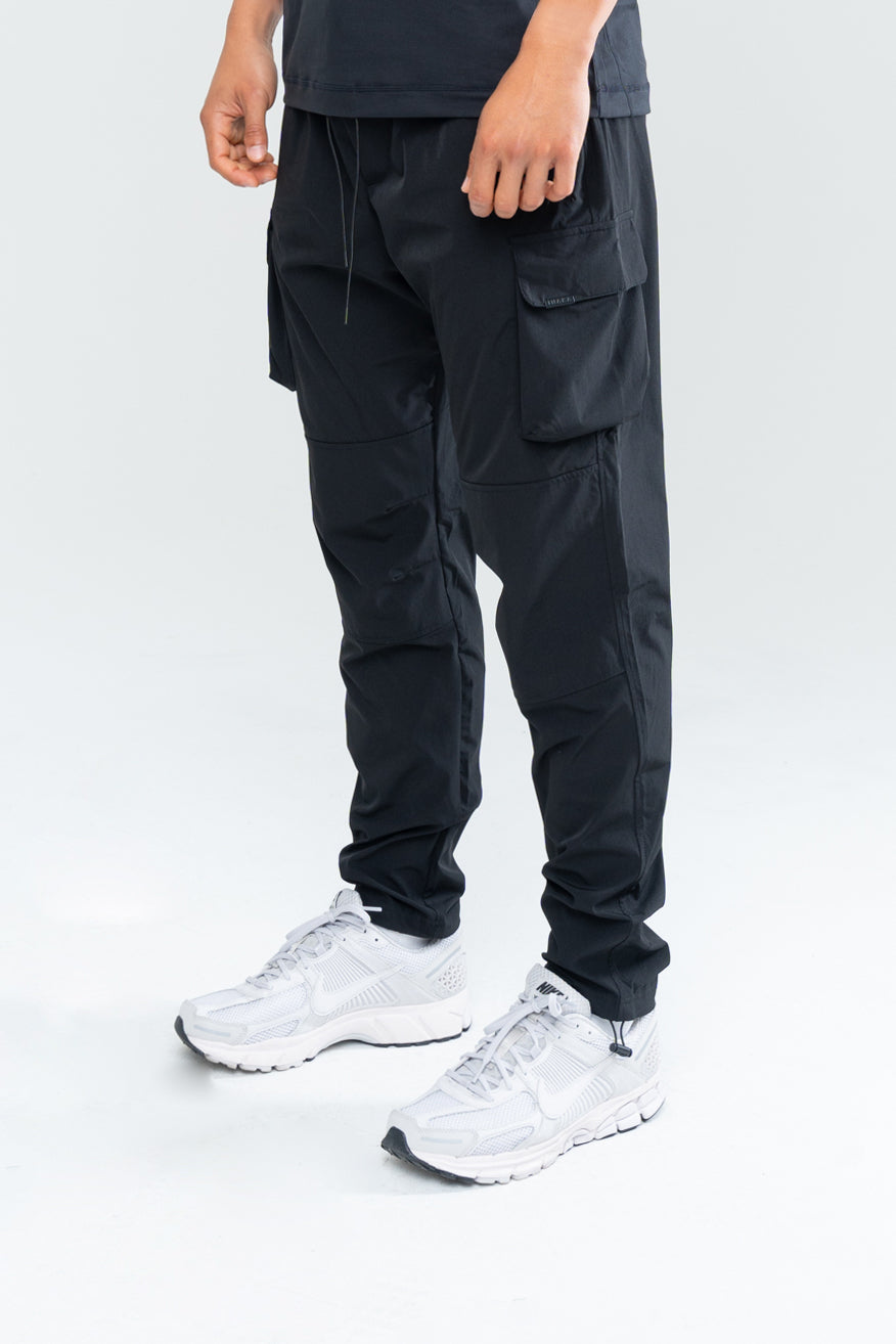 MEN'S PERFORMANCE TECH CARGO JOGGERS - JET BLACK – Inaka Power