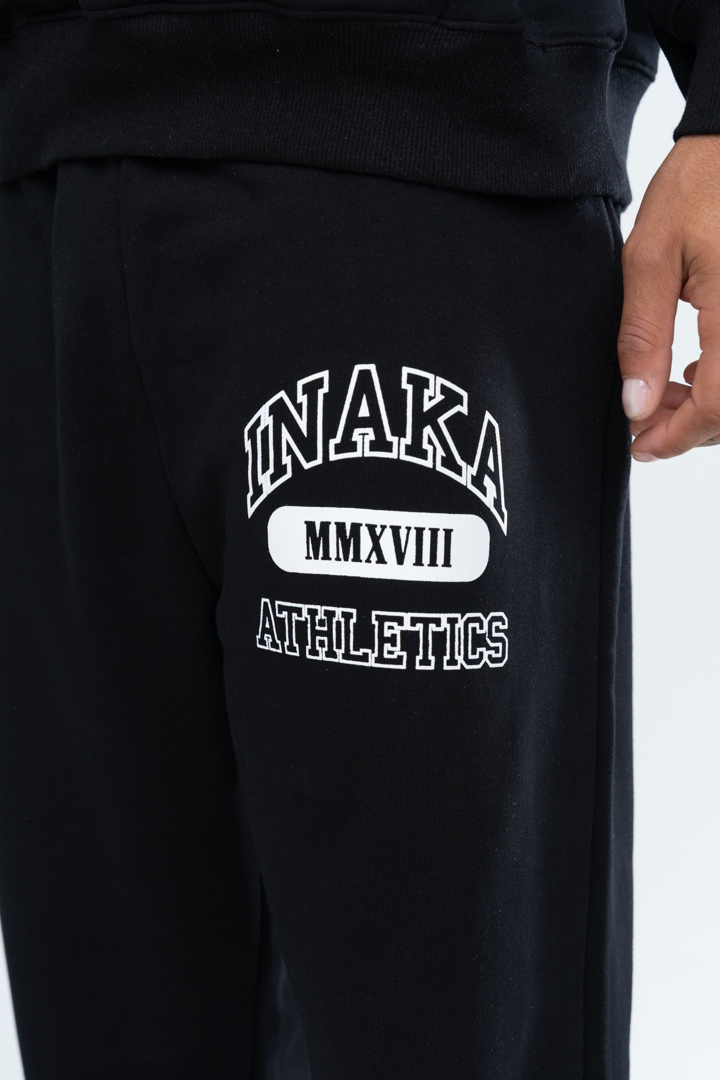 ATHLETICS CUFFED SWEATS - BLACK