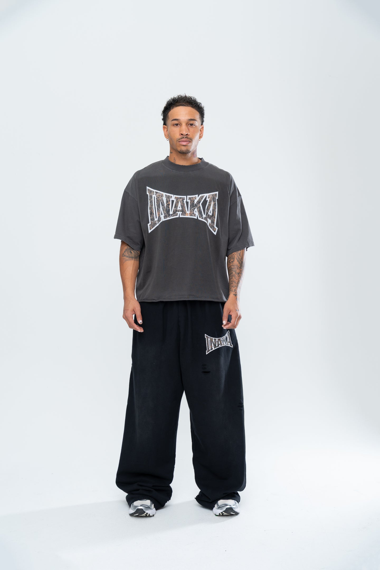 POWERSHOT DISTRESSED BAGGY SWEATPANTS